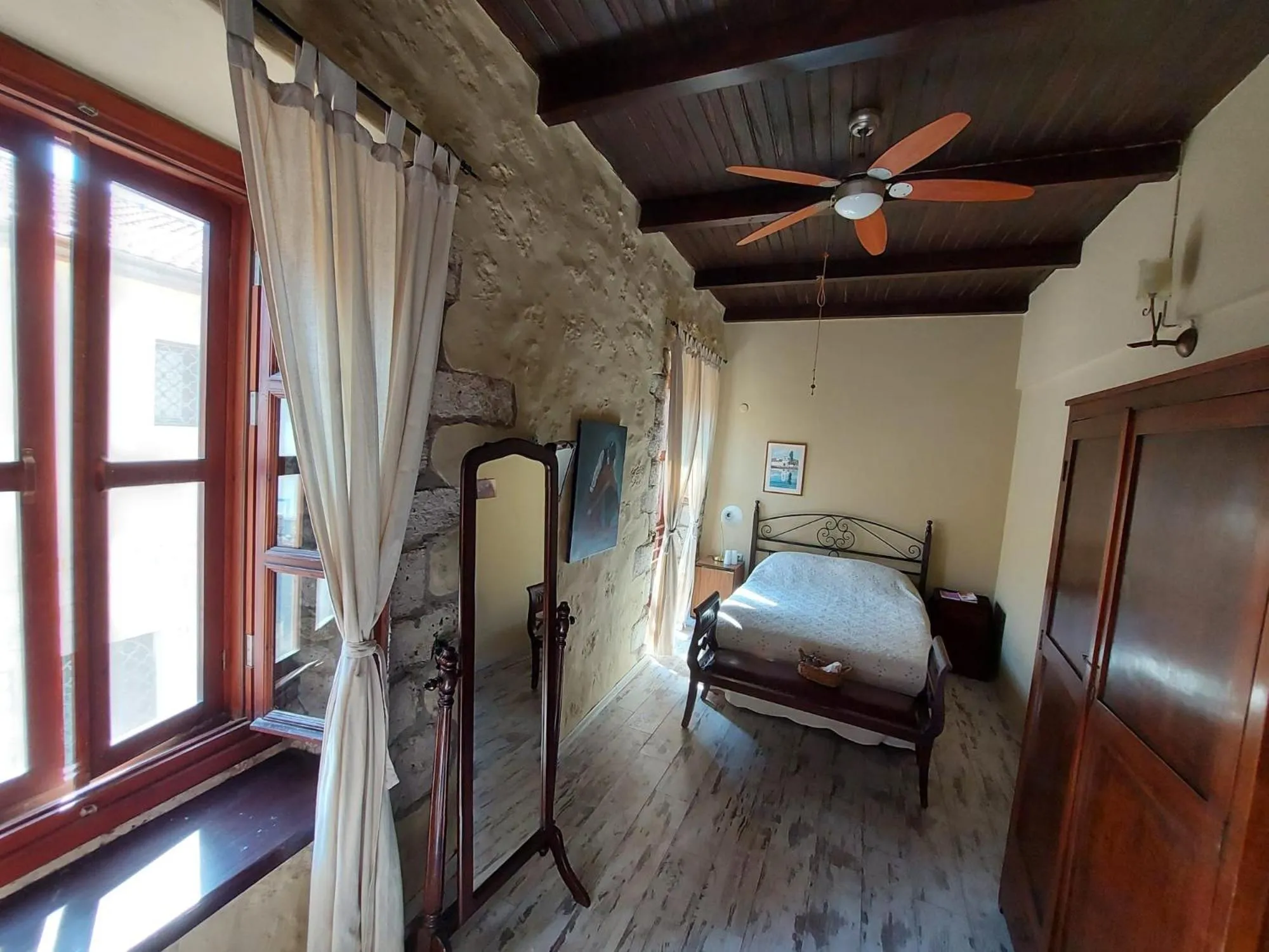 Bunk Bed in 1882 Hotel