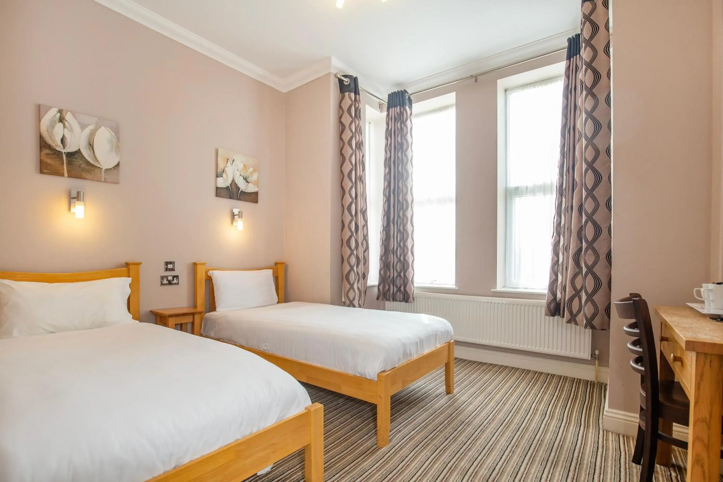 Twin Room in Marlborough Hotel Twin Room in Marlborough Hotel