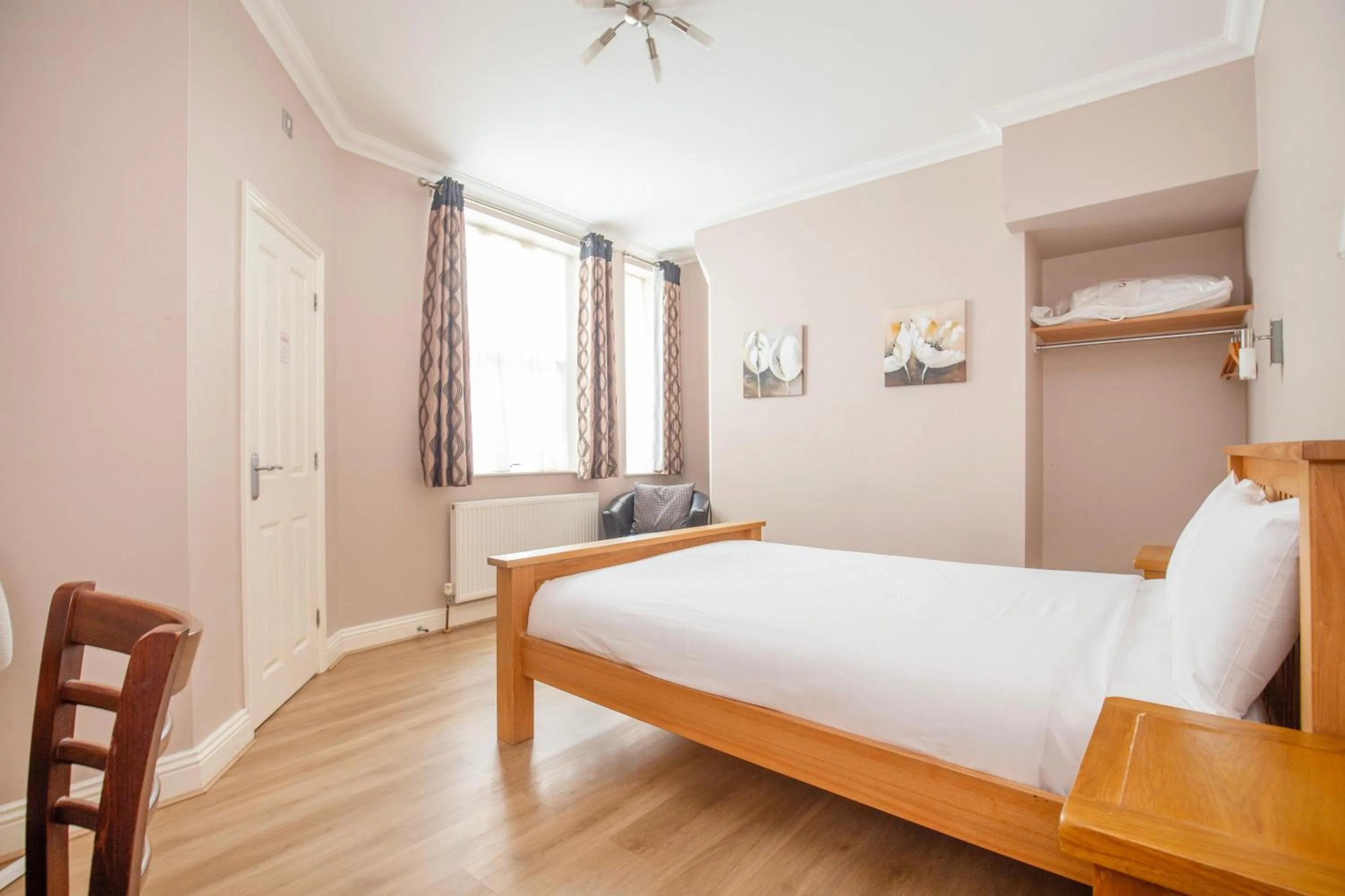 Bed in Marlborough Hotel