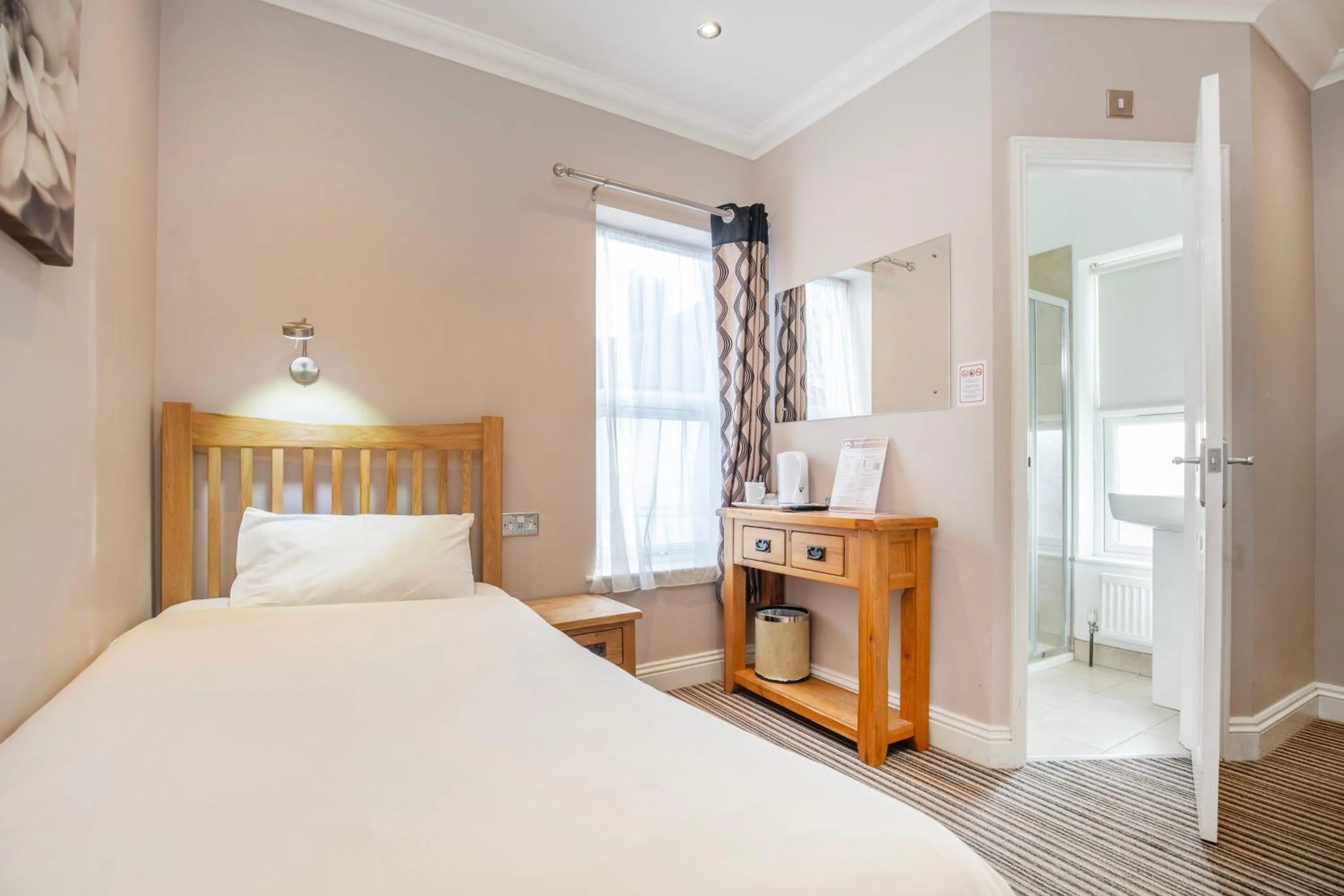 Bed in Marlborough Hotel