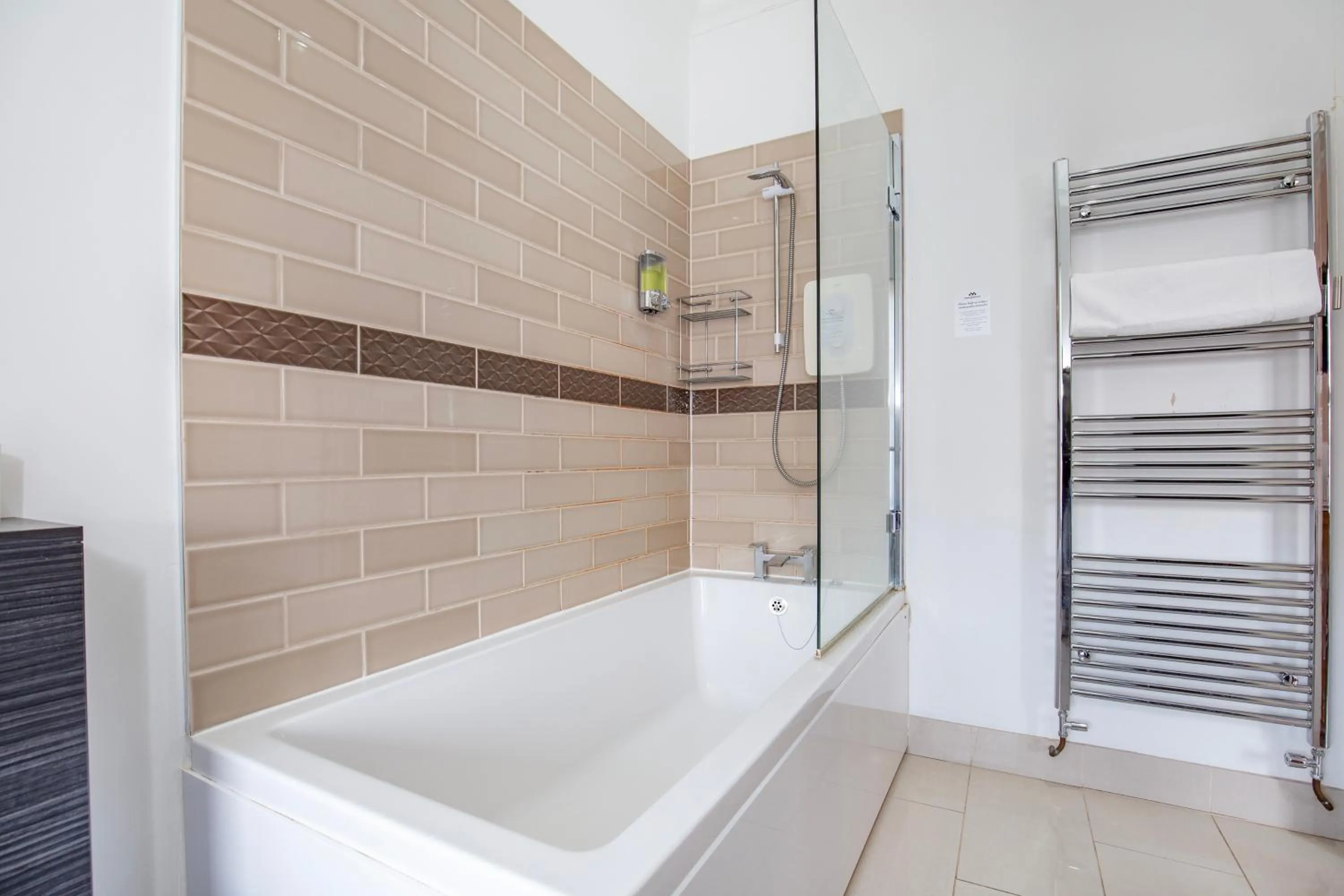 Bathroom in Marlborough Hotel