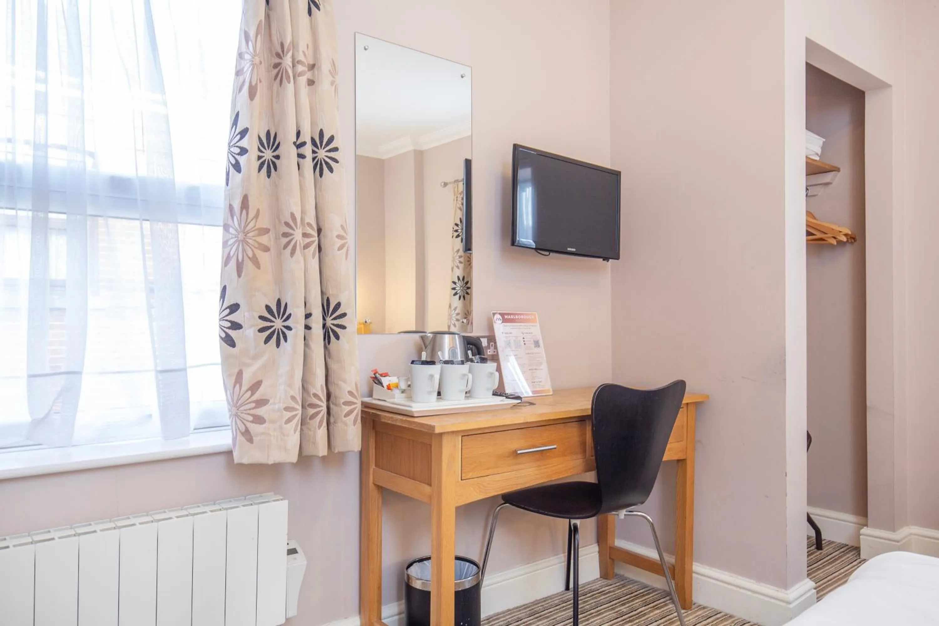 TV and multimedia, Bed in Marlborough Hotel