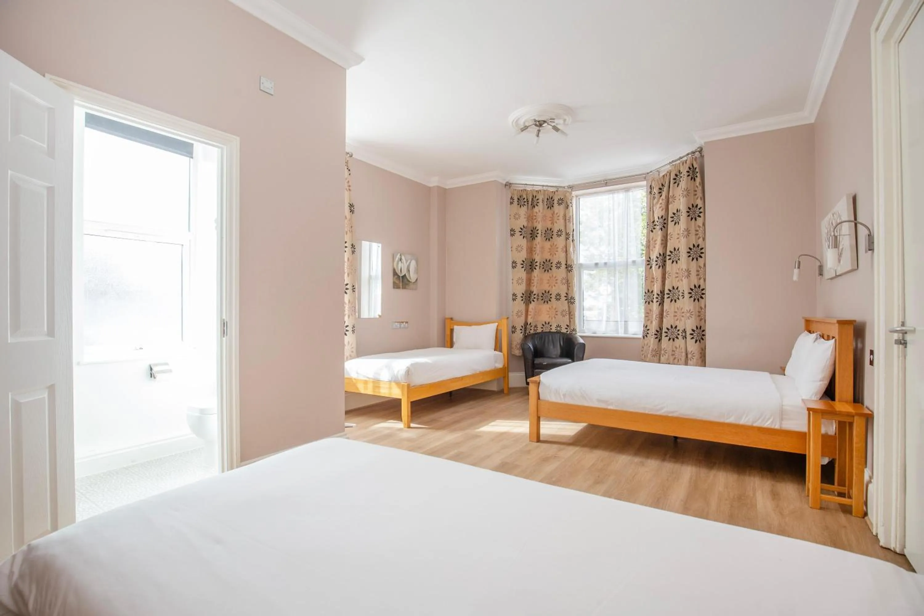 Bed in Marlborough Hotel