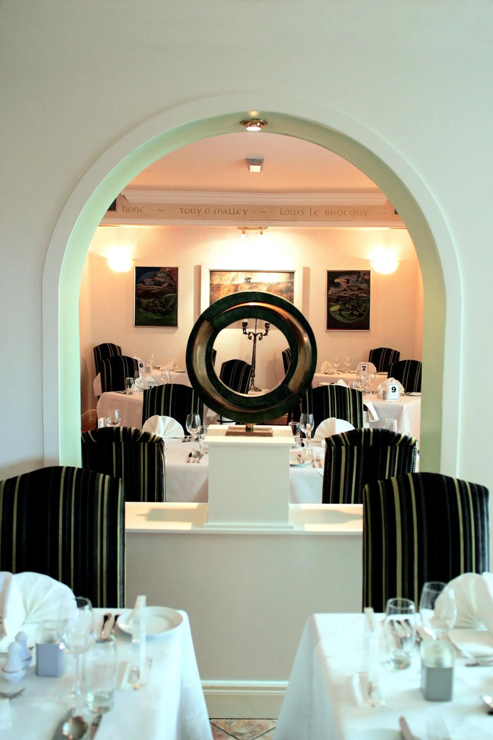 Restaurant/places to eat in Brandon House Hotel