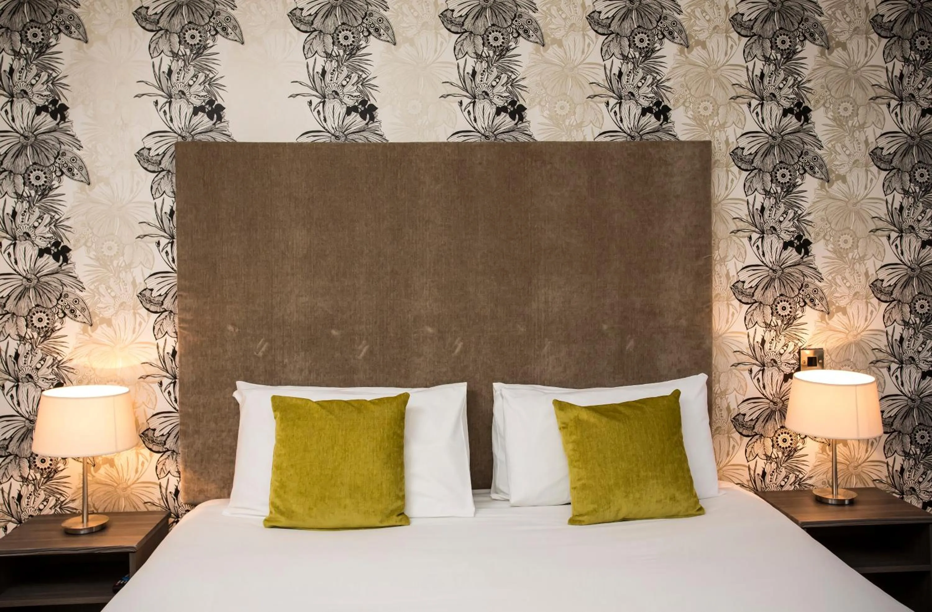 Bathroom, Bed in Brandon House Hotel