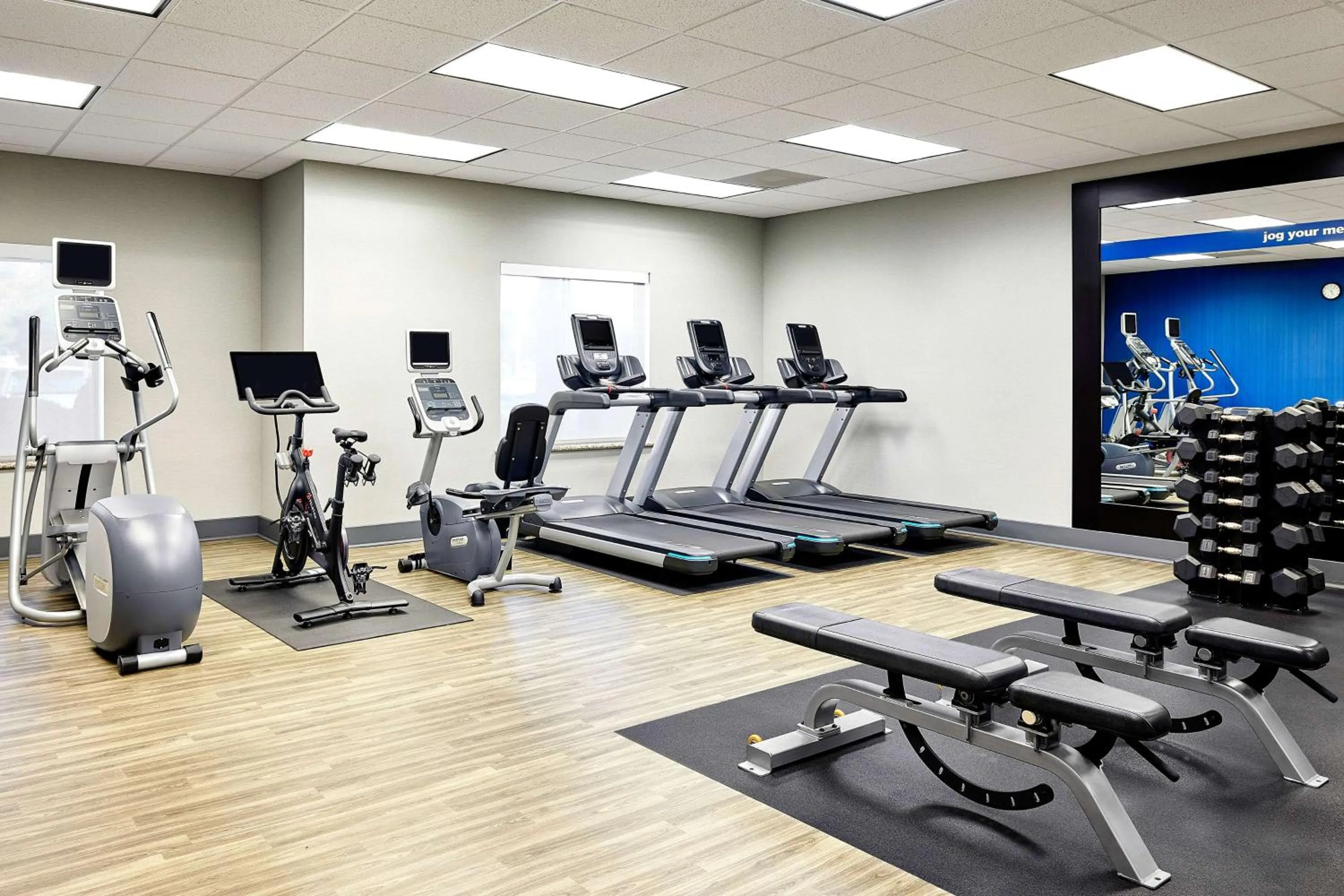 Fitness centre/facilities in Hampton Inn & Suites Ridgecrest