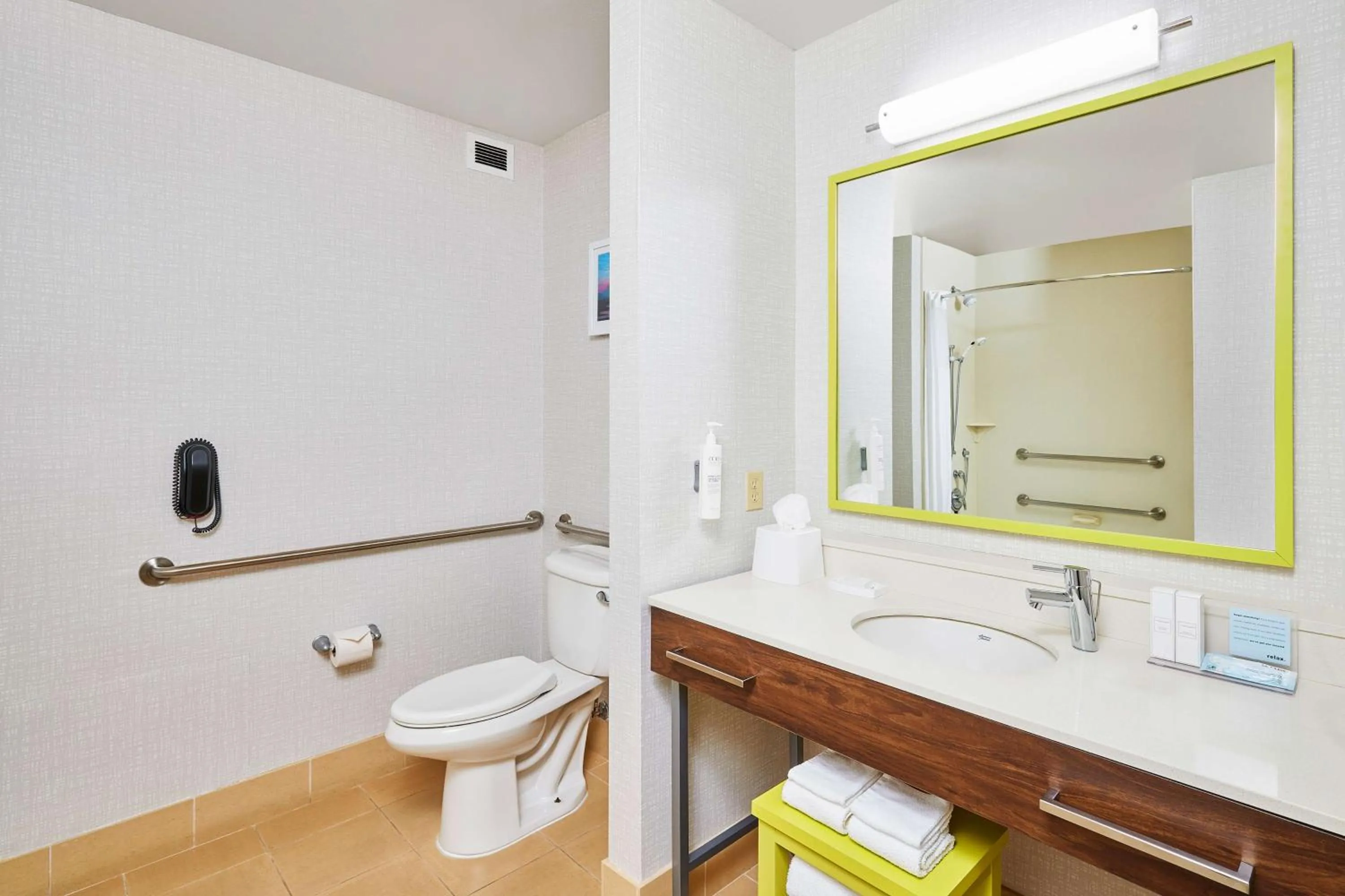 Bathroom in Hampton Inn & Suites Ridgecrest