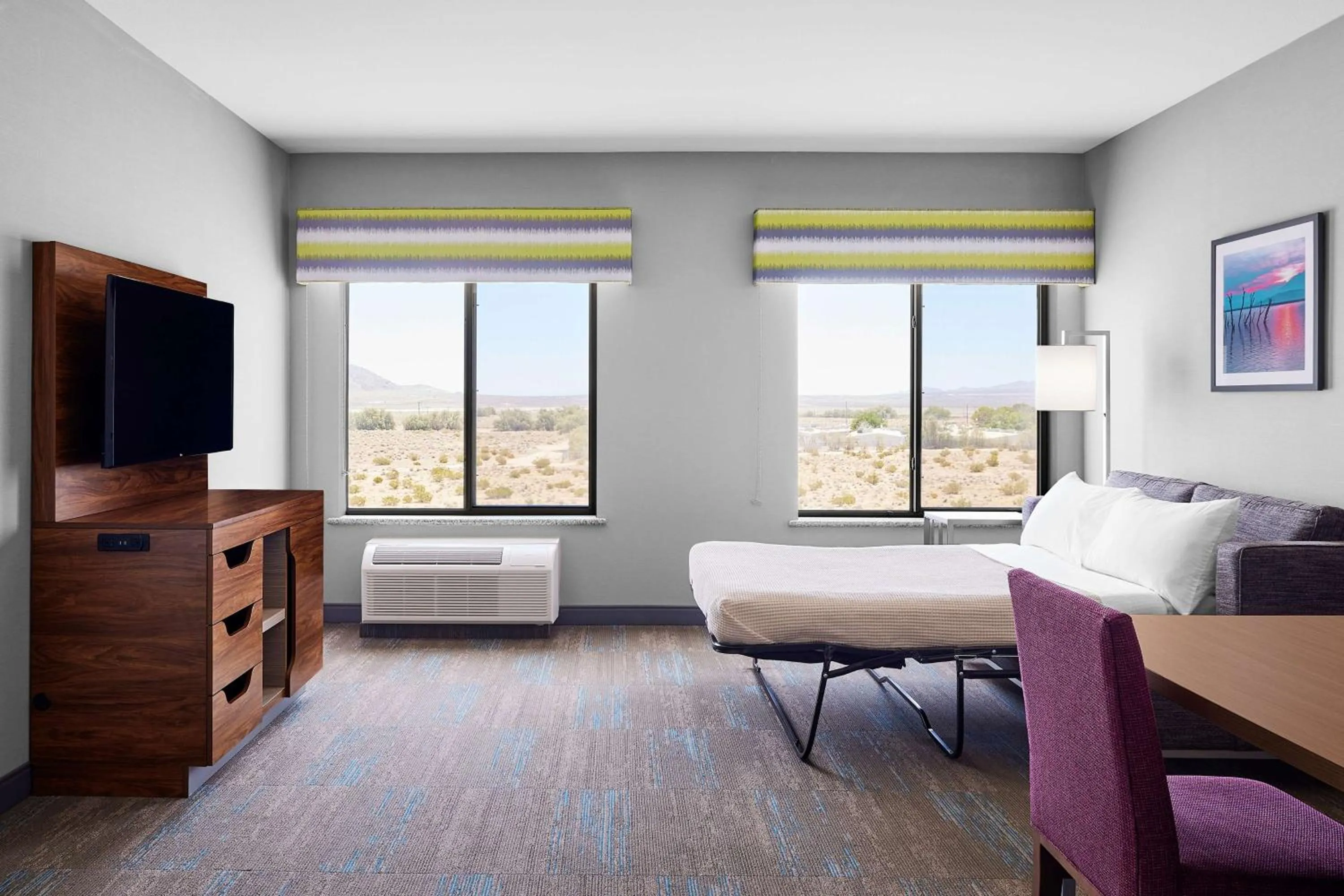 Living room, Bed in Hampton Inn & Suites Ridgecrest