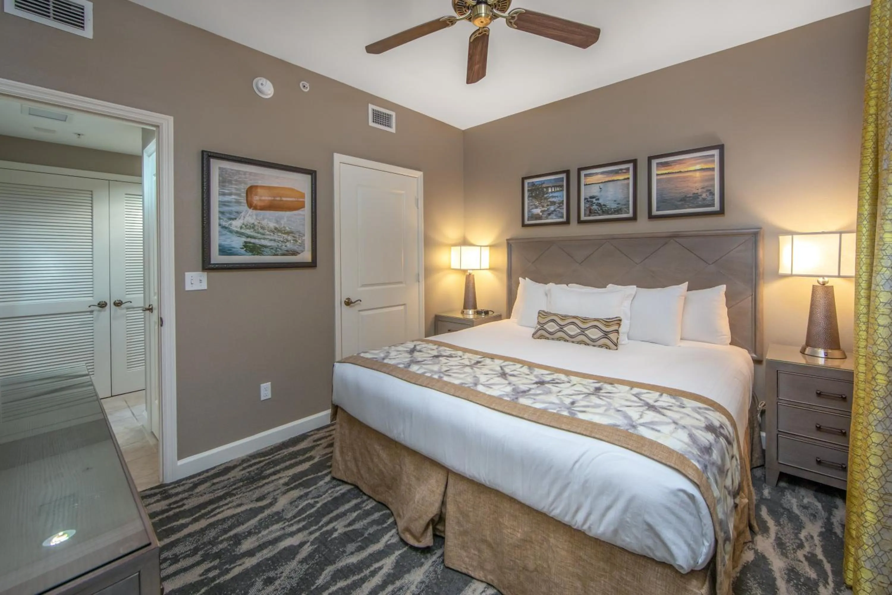 Photo of the whole room, Bed in Holiday Inn Club Vacations Sunset Cove Resort