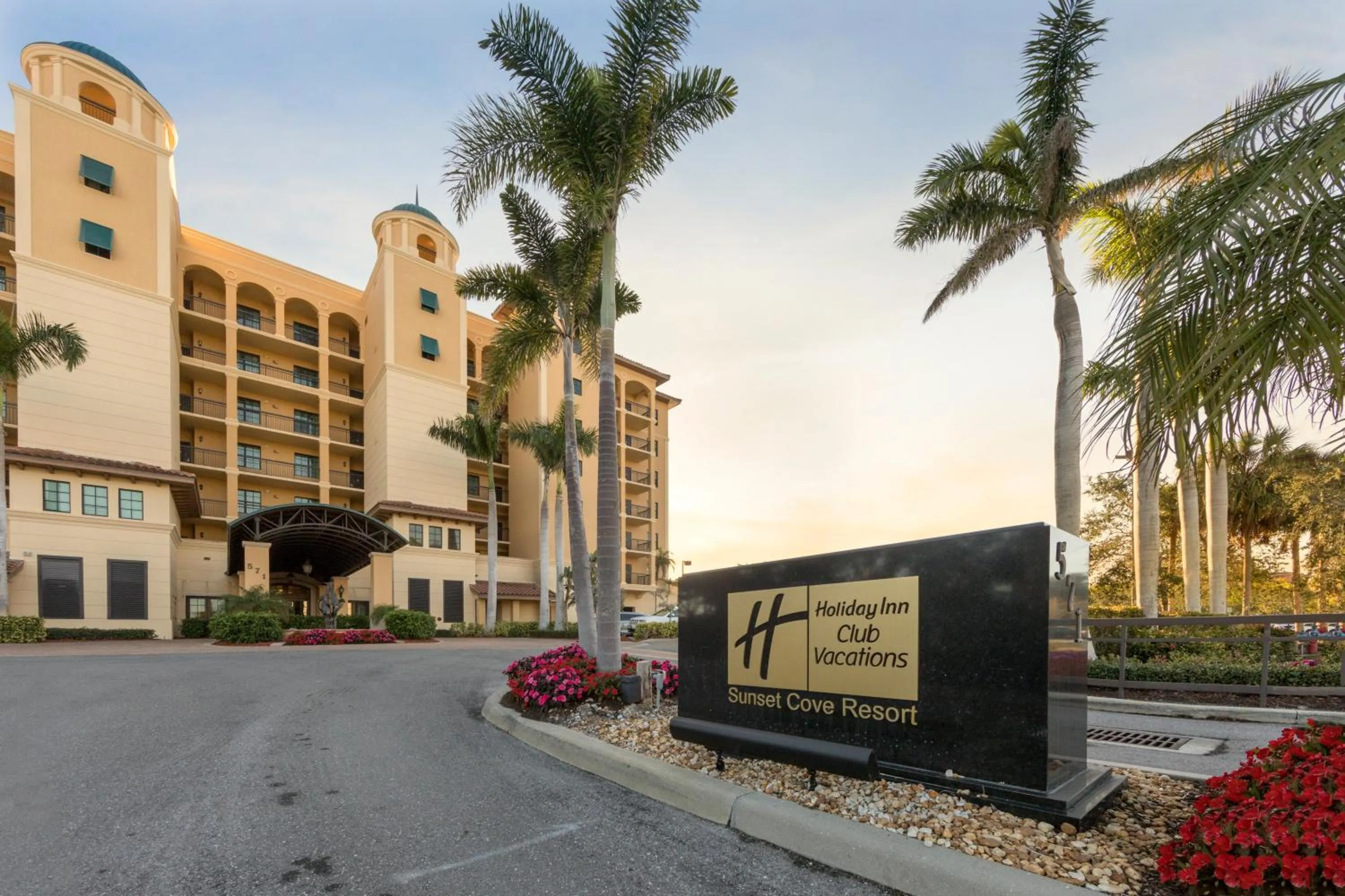 Property building in Holiday Inn Club Vacations Sunset Cove Resort