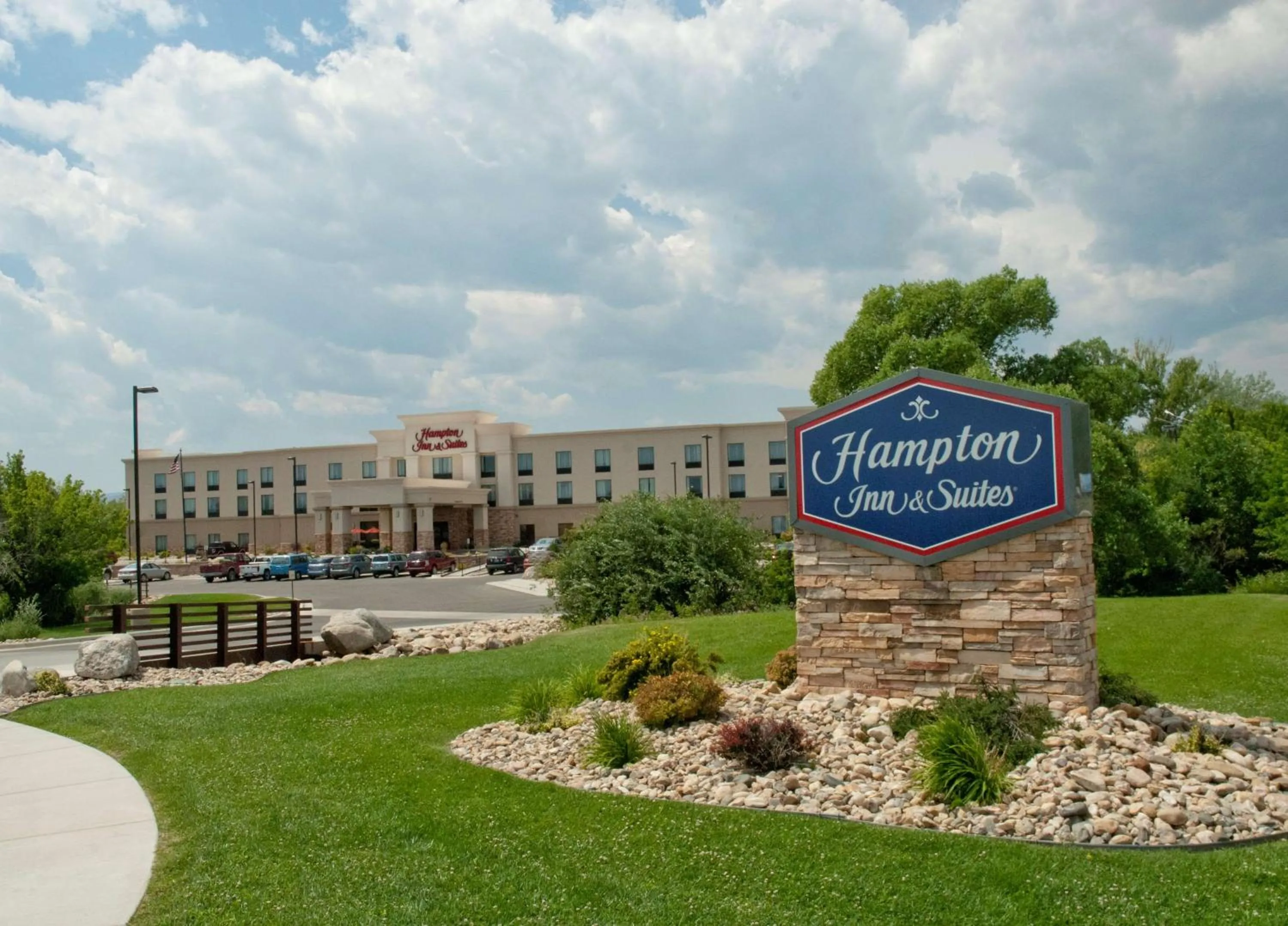 Property building in Hampton Inn & Suites Buffalo
