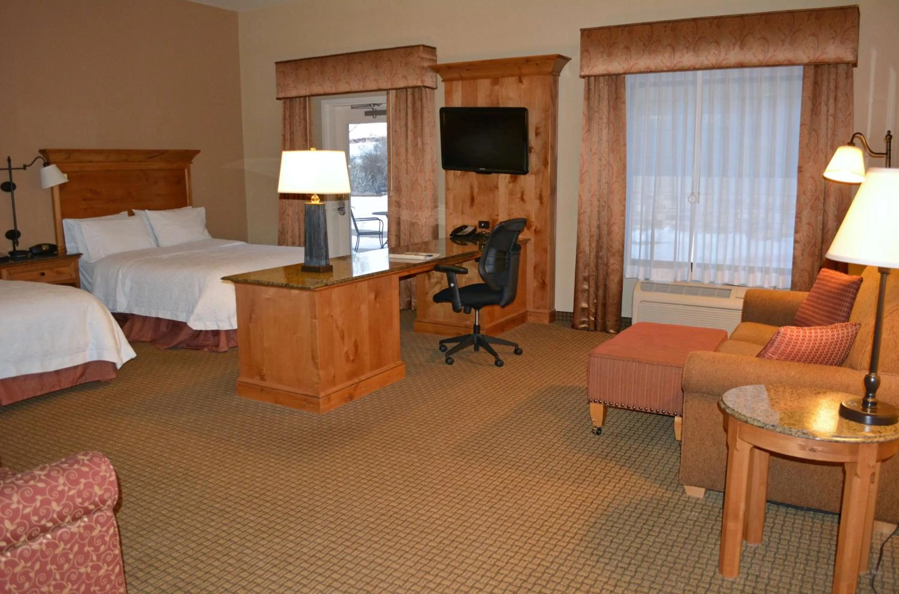 Bed in Hampton Inn & Suites Buffalo
