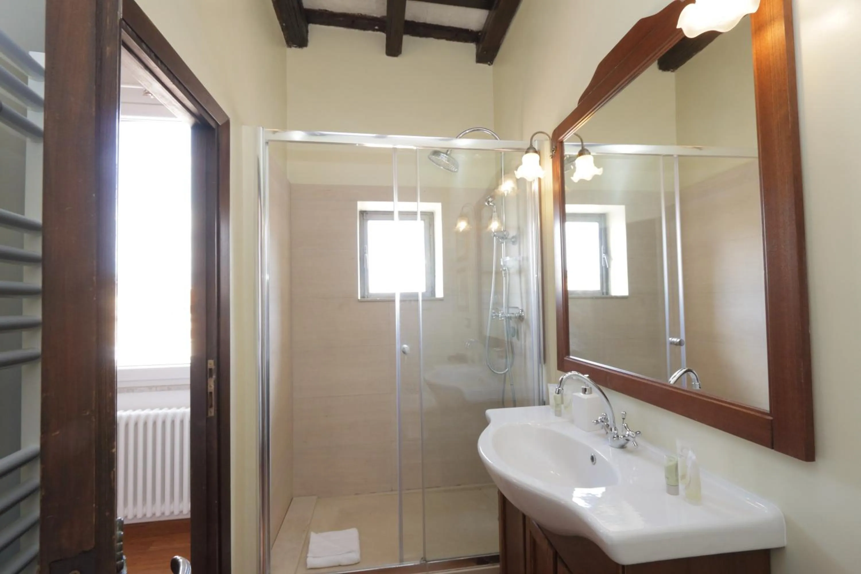 Bathroom in Garibaldi 2