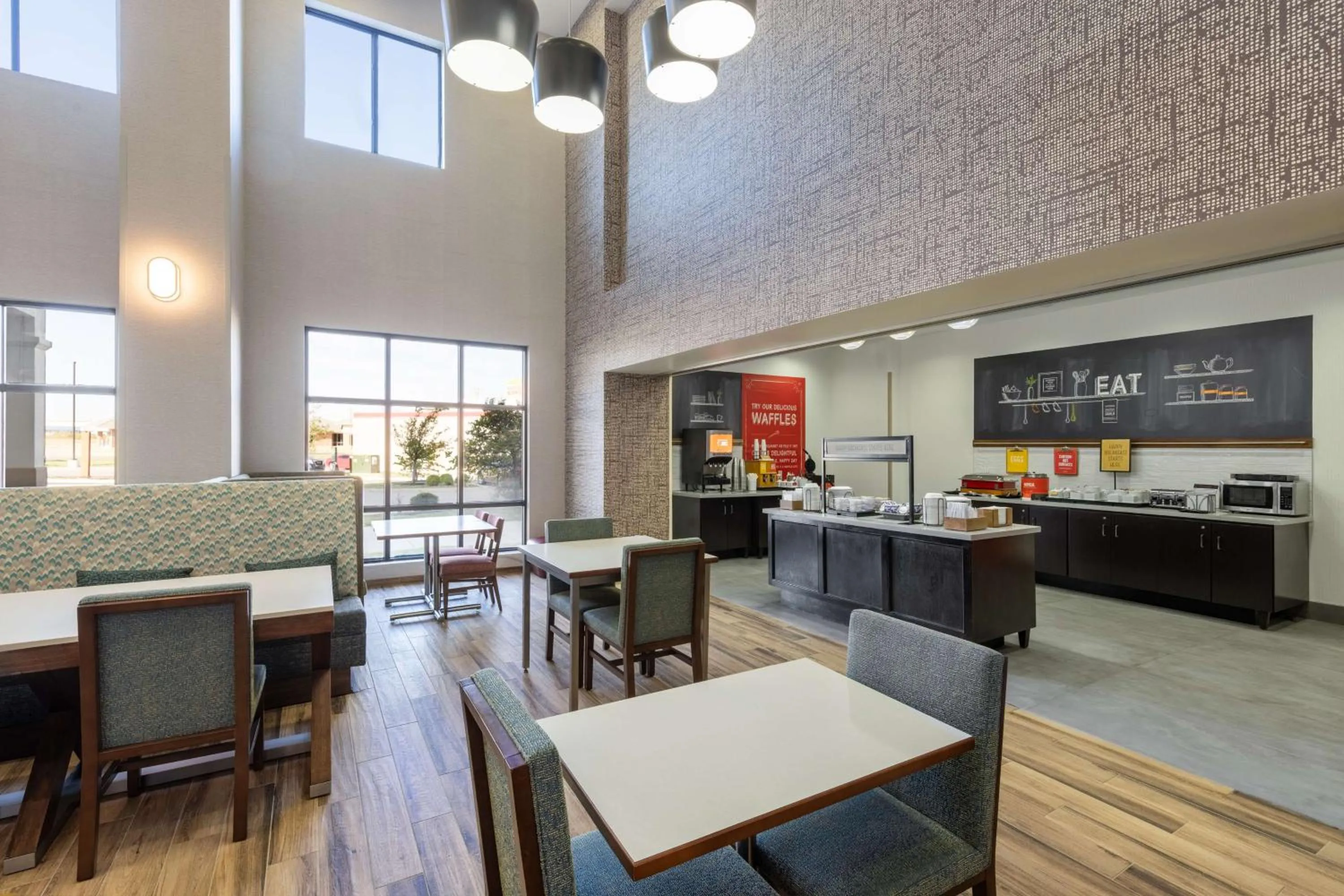 Breakfast in Hampton Inn & Suites Woodward