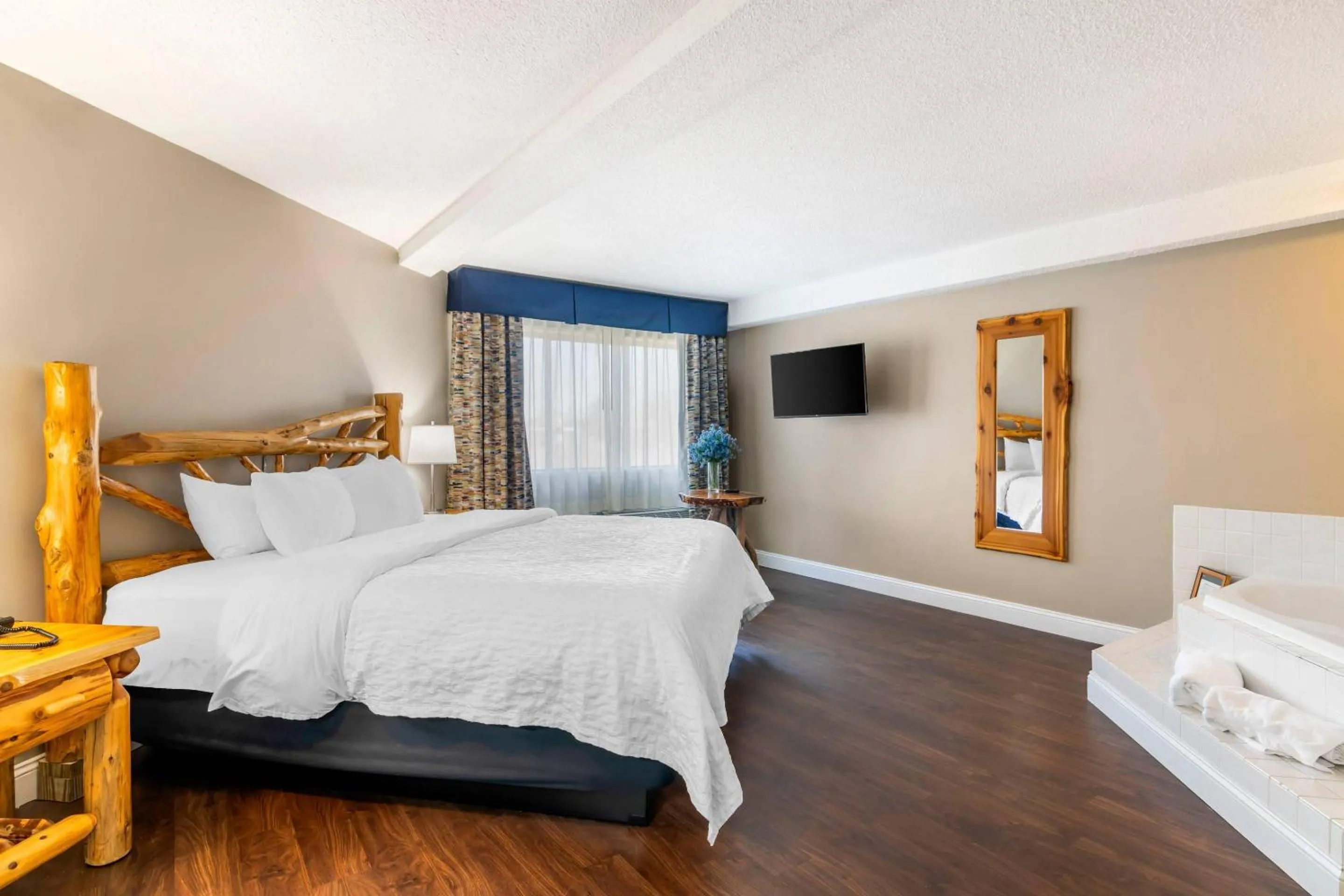 Bedroom, Bed in Black Bear Inn, an Ascend Collection Hotel