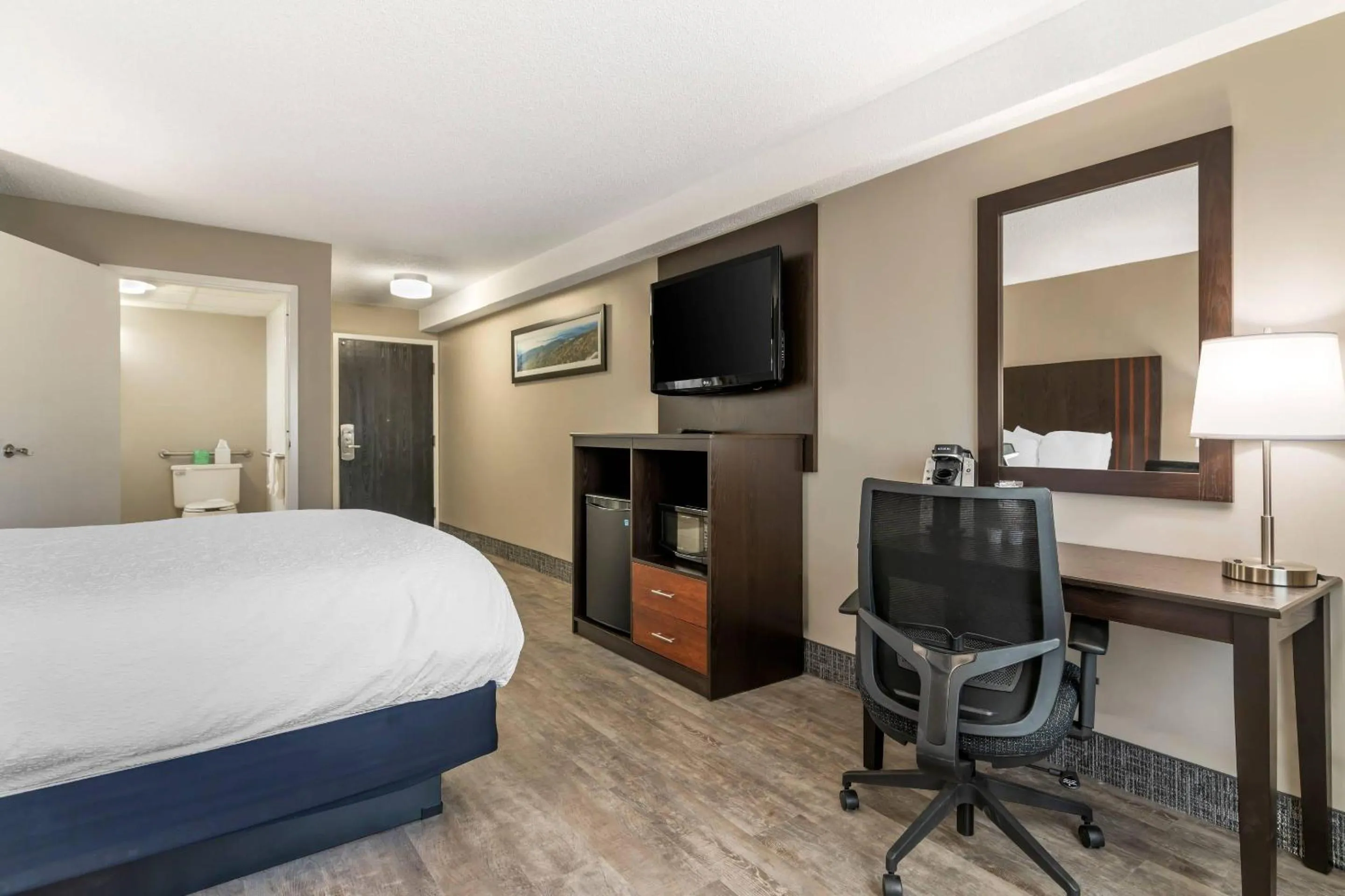 Bedroom, Bed in Black Bear Inn, an Ascend Collection Hotel