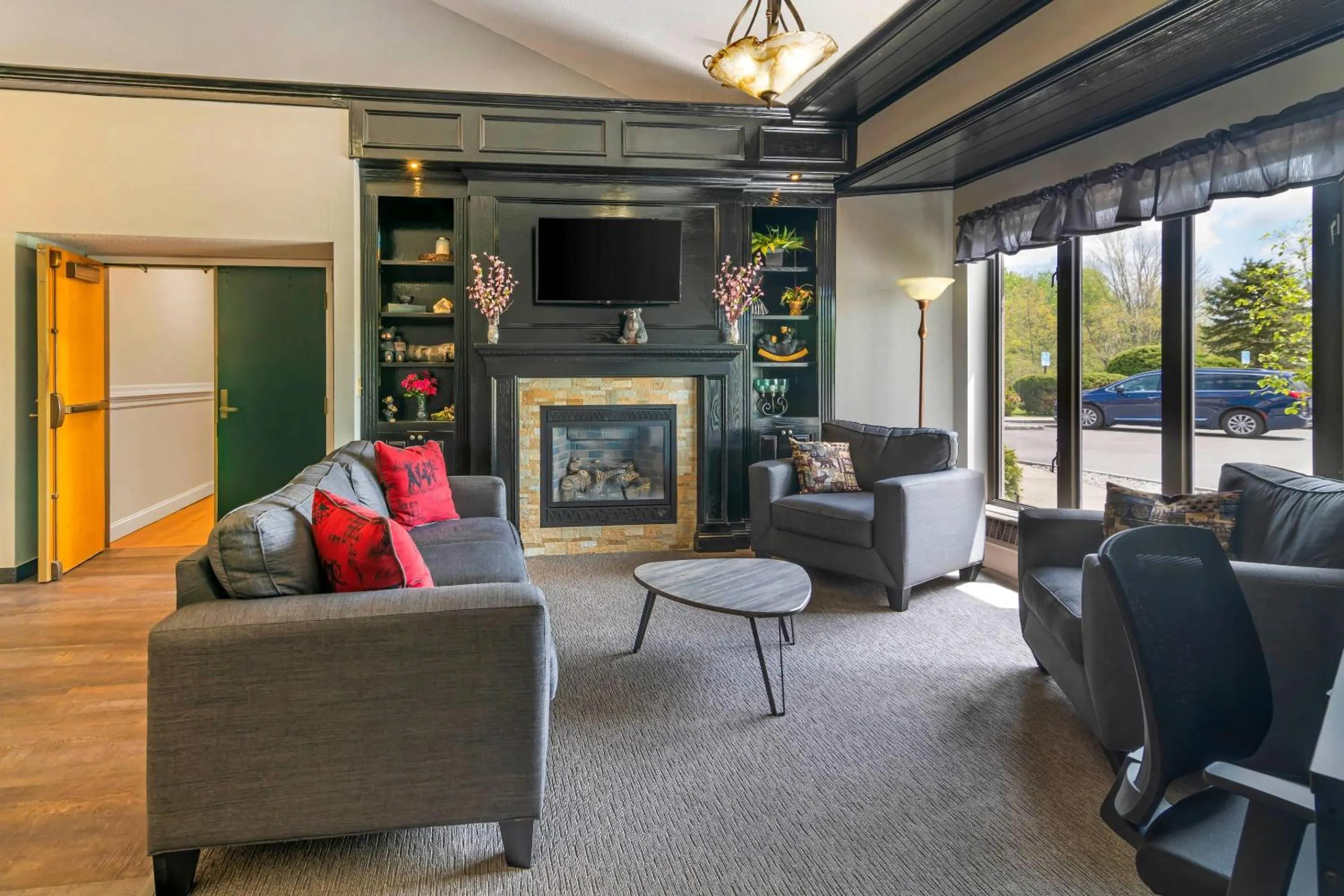 Lobby or reception in Black Bear Inn, an Ascend Collection Hotel
