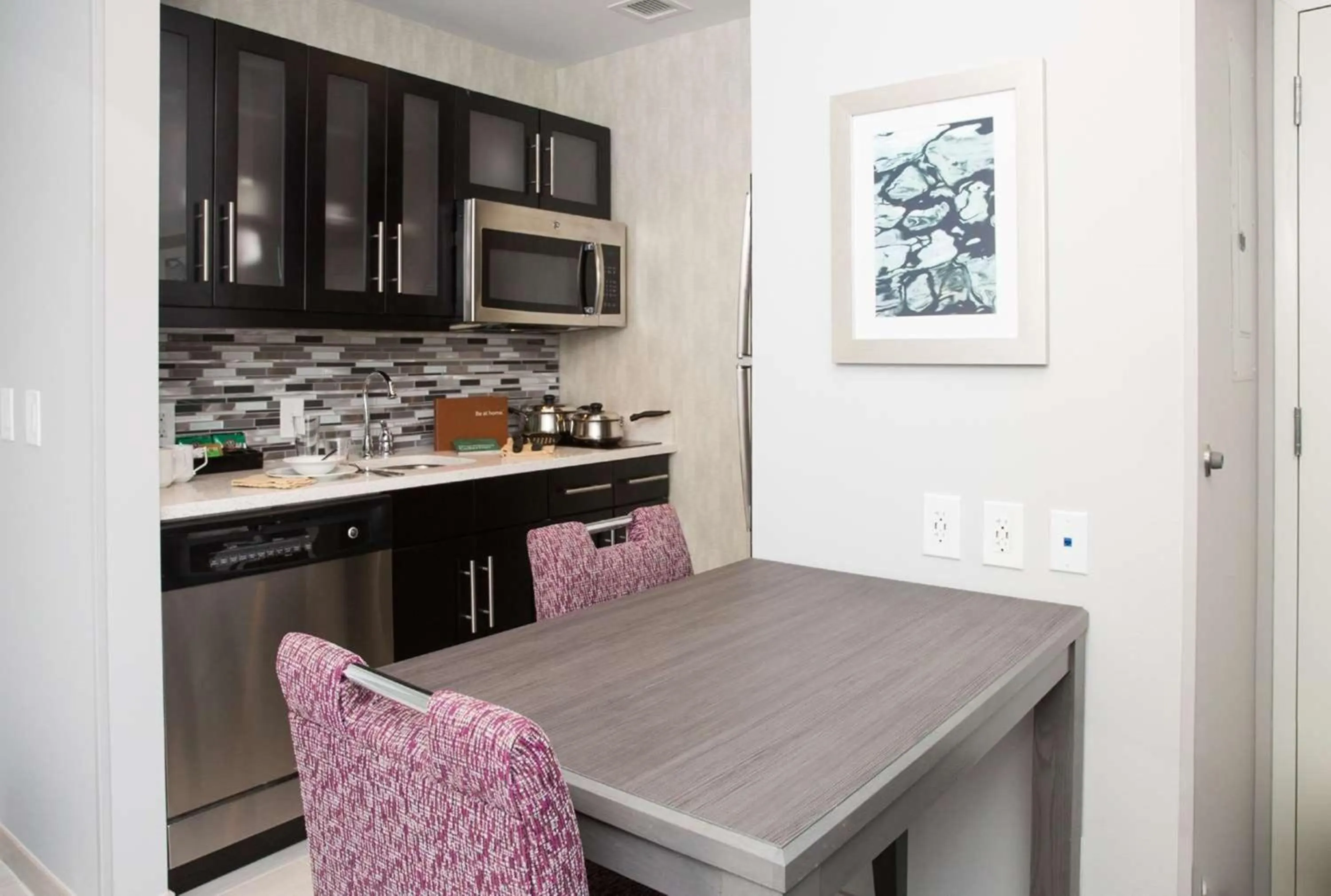 Kitchen or kitchenette in Homewood Suites By Hilton Allentown Bethlehem Center Valley