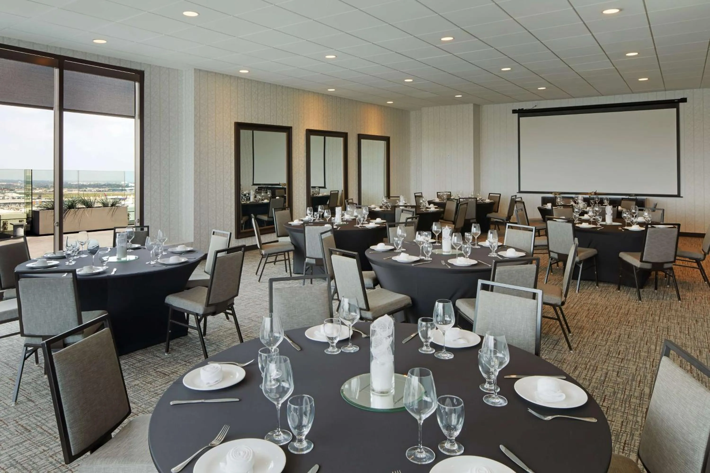 Meeting/conference room in H Hotel Los Angeles, Curio Collection By Hilton