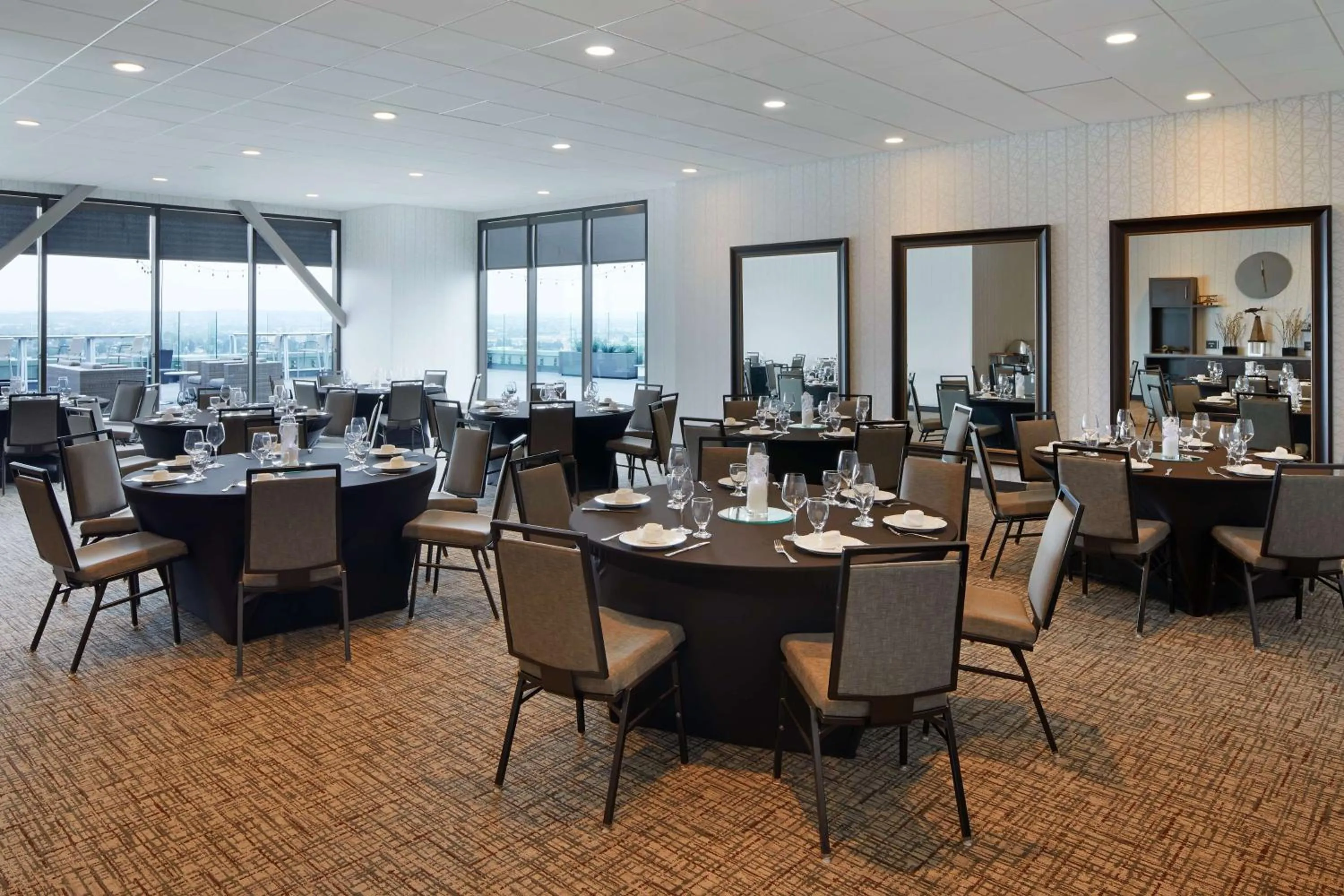 Meeting/conference room in H Hotel Los Angeles, Curio Collection By Hilton