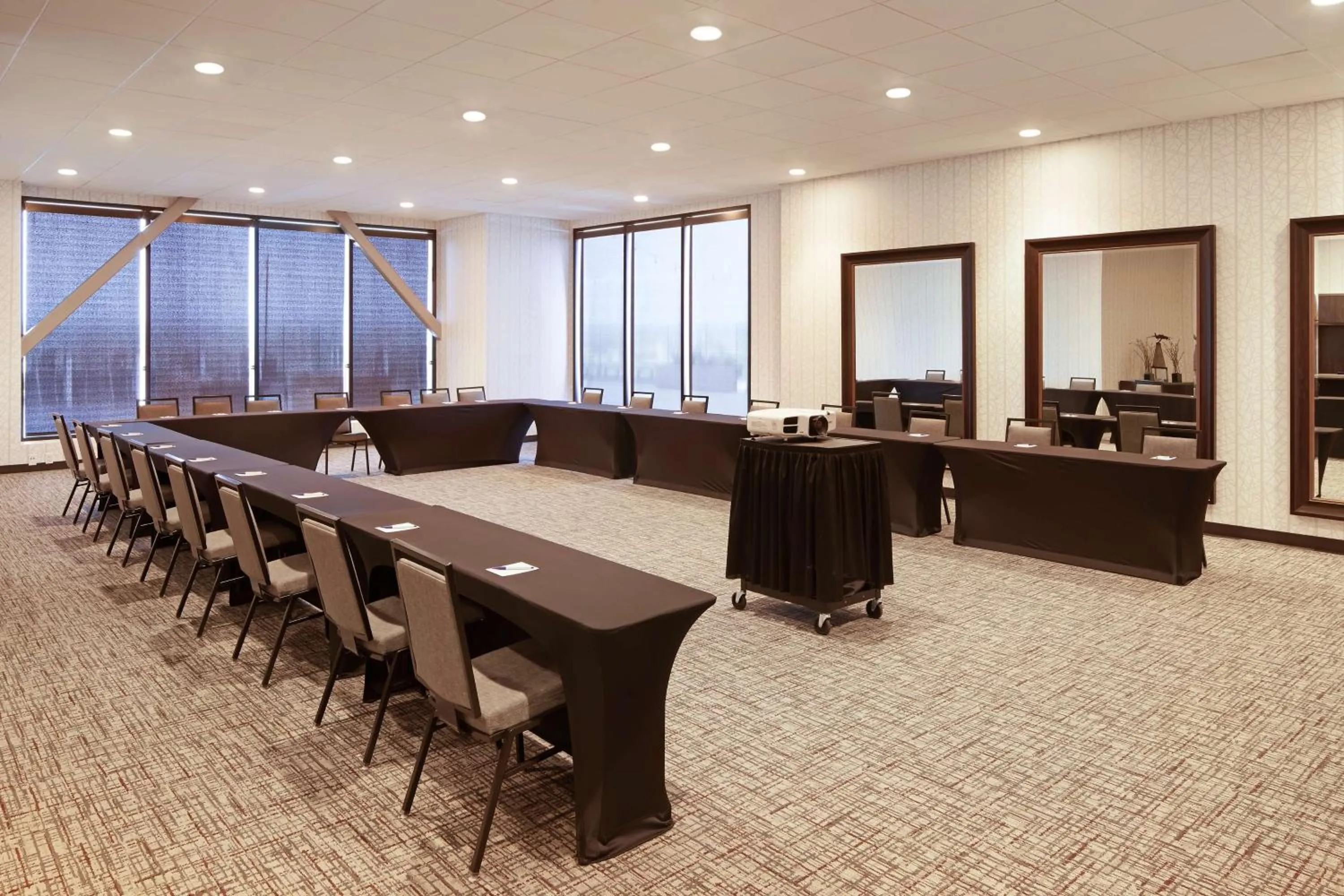 Meeting/conference room in H Hotel Los Angeles, Curio Collection By Hilton