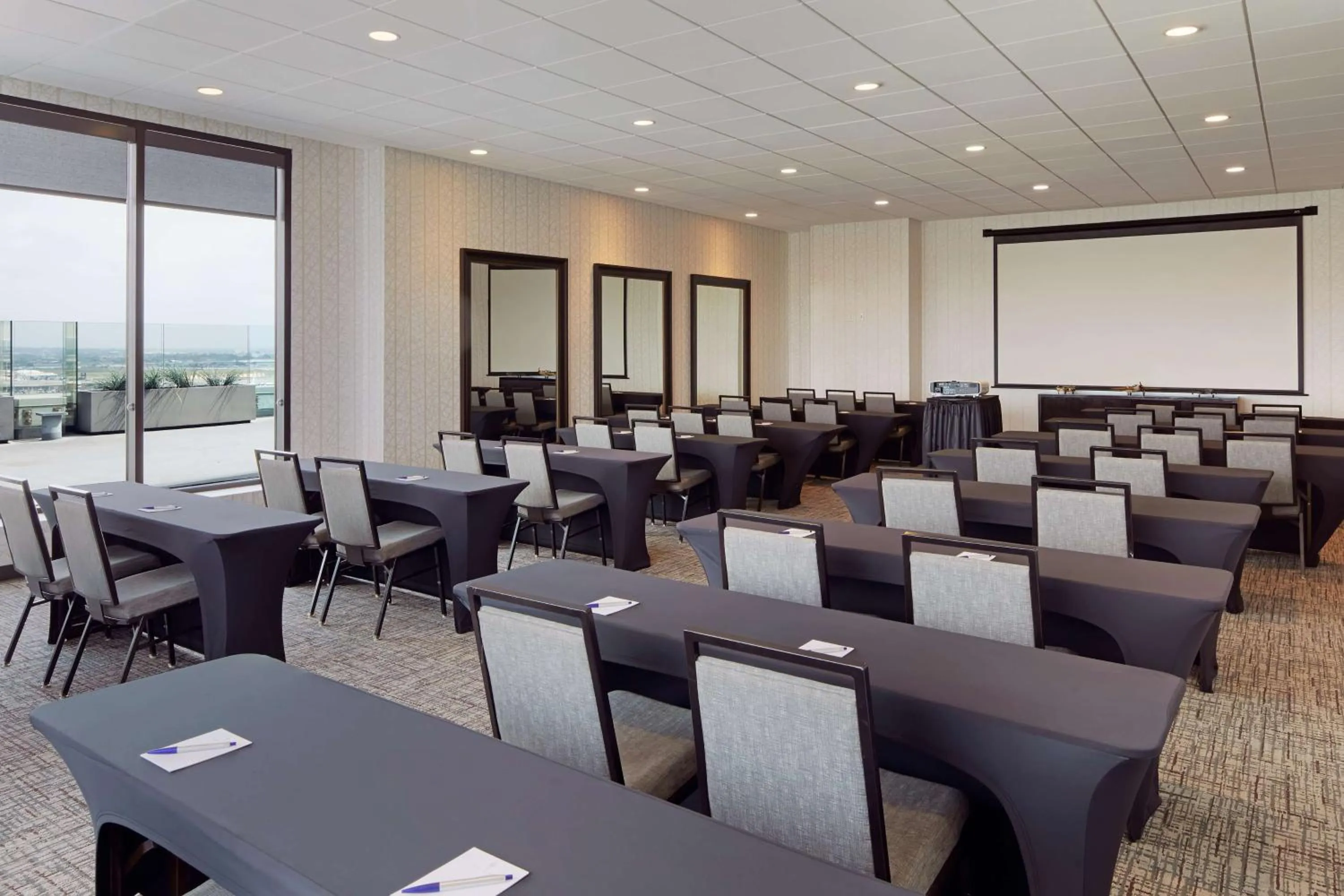 Meeting/conference room in H Hotel Los Angeles, Curio Collection By Hilton