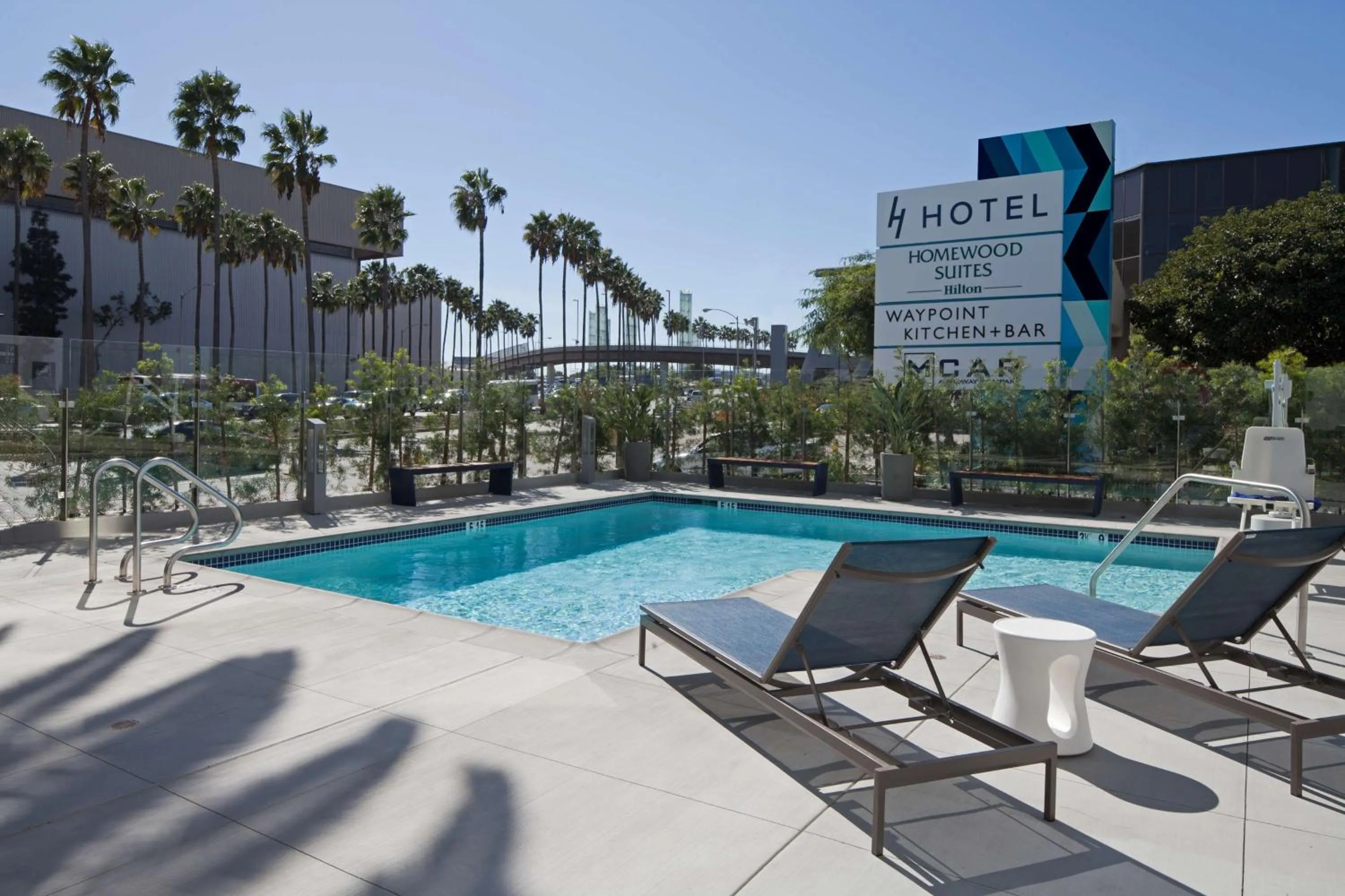 Swimming pool in Homewood Suites By Hilton Los Angeles International Airport