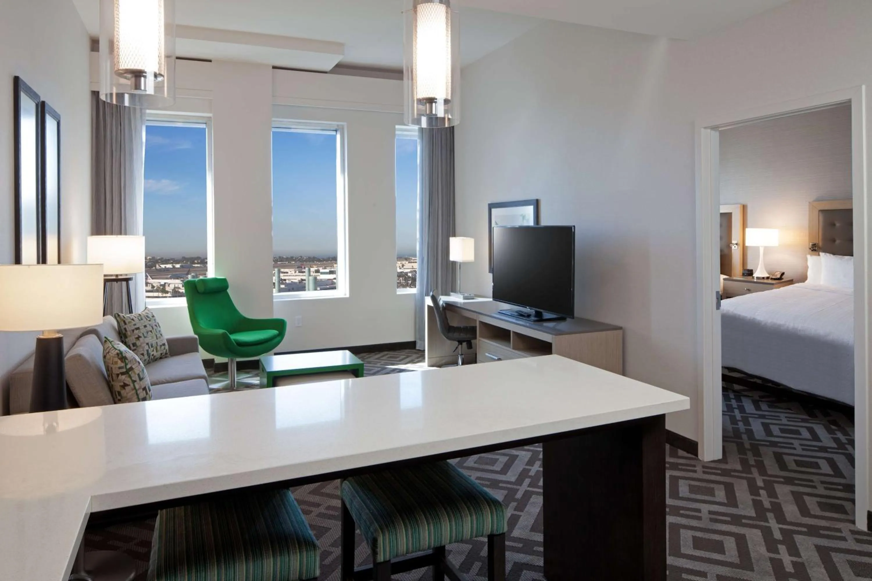 Living room, Bed in Homewood Suites By Hilton Los Angeles International Airport