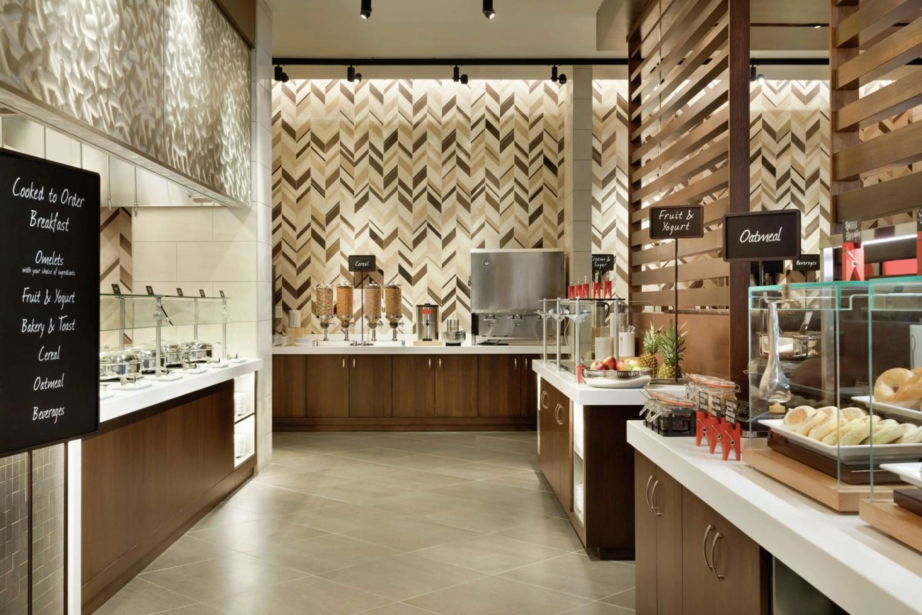 Breakfast in Embassy Suites By Hilton Syracuse Destiny USA