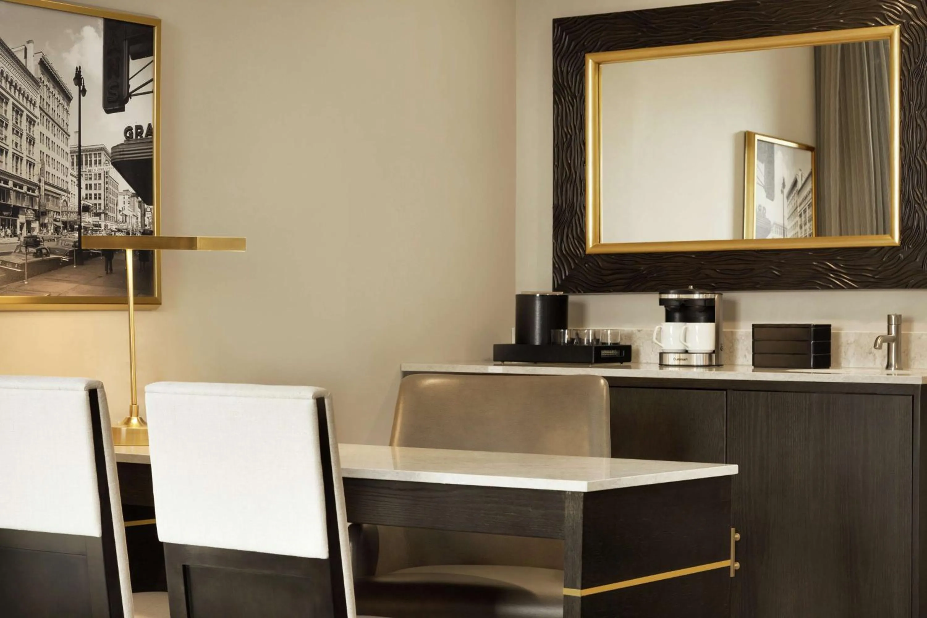 Bedroom in Embassy Suites By Hilton Syracuse Destiny USA