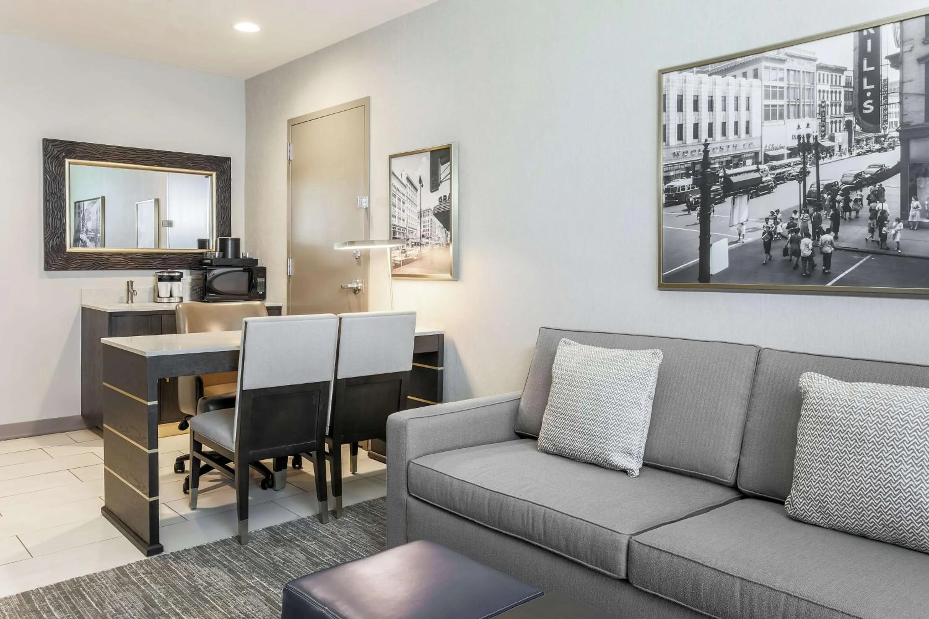 Bedroom in Embassy Suites By Hilton Syracuse Destiny USA