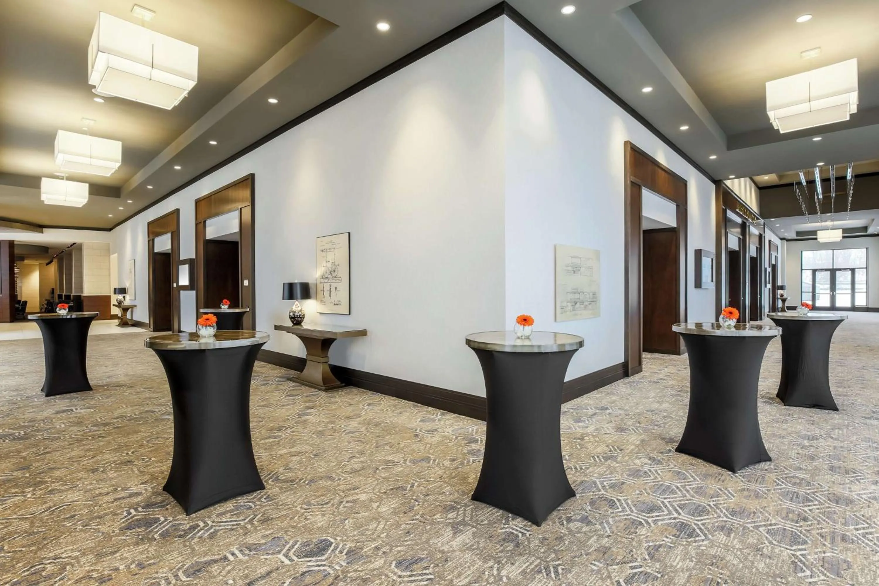 Lobby or reception in Embassy Suites By Hilton Syracuse Destiny USA