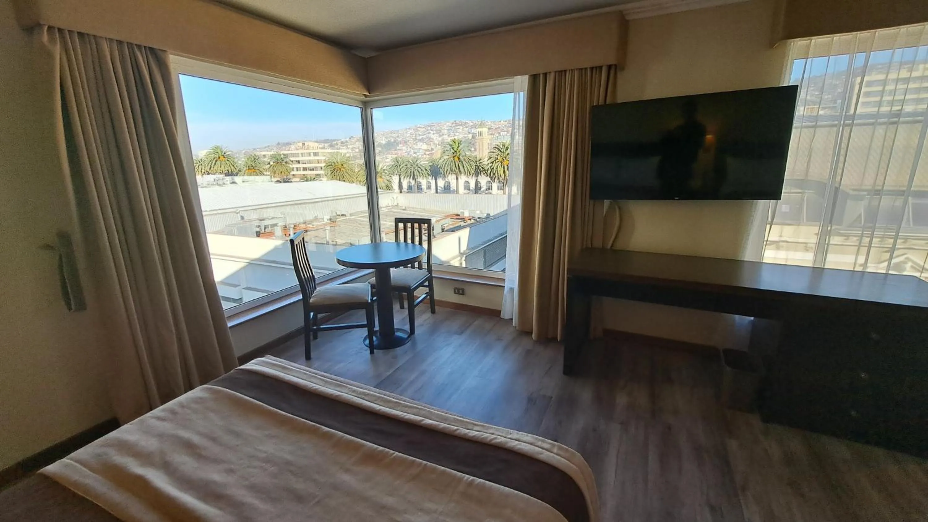 Bedroom, Bed in Hotel Diego de Almagro Valparaíso