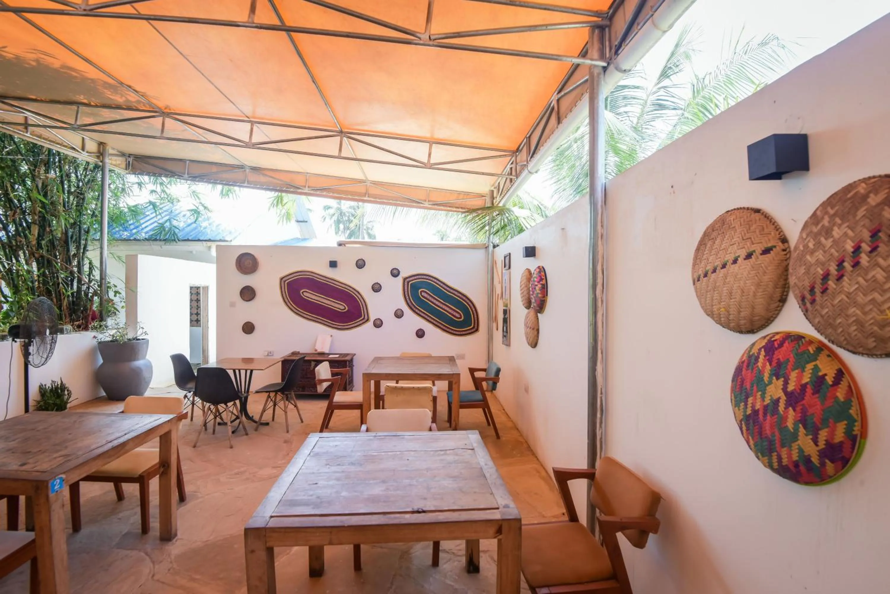 Restaurant/places to eat in Nungwi House