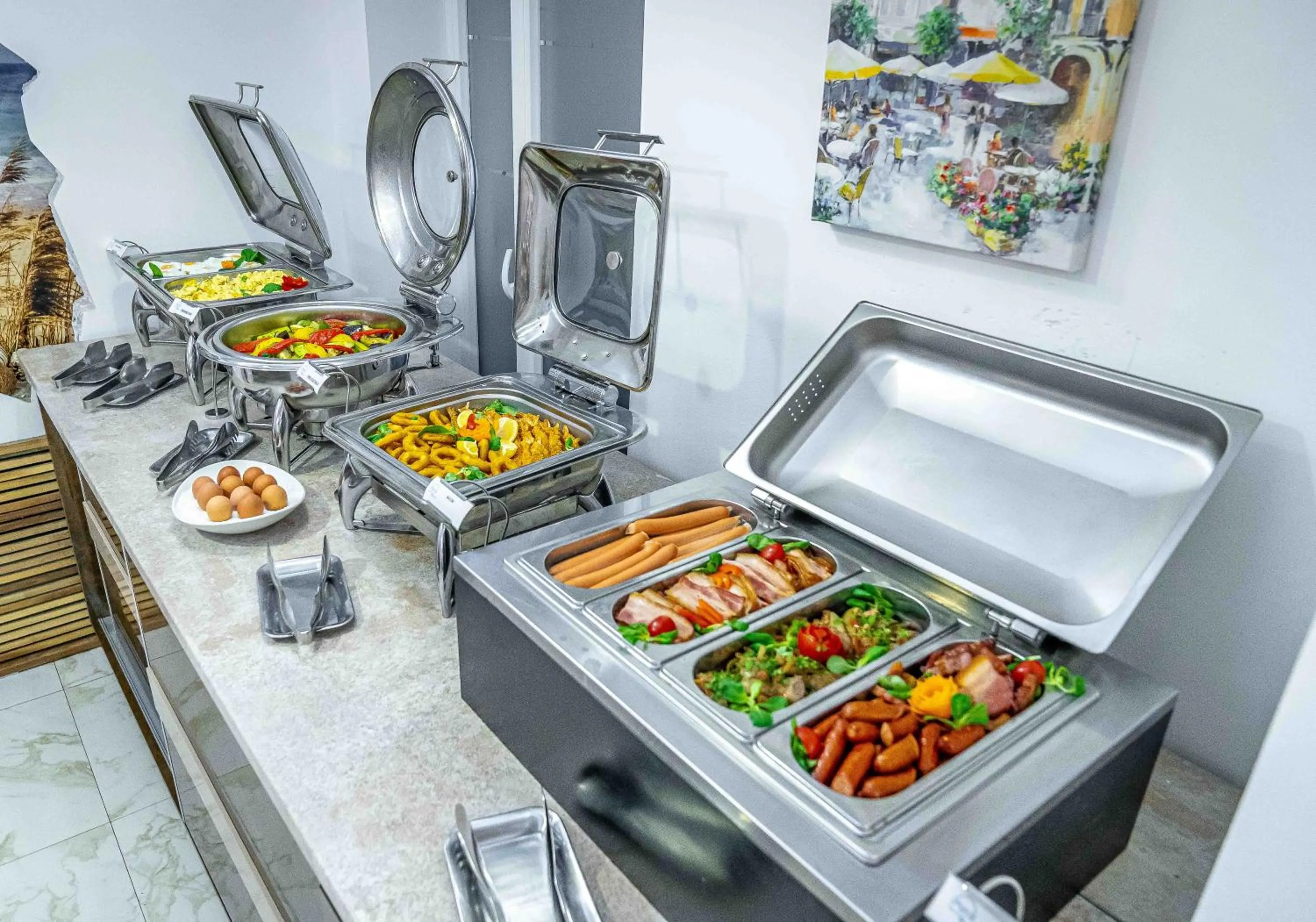 Buffet breakfast in Mera Brise