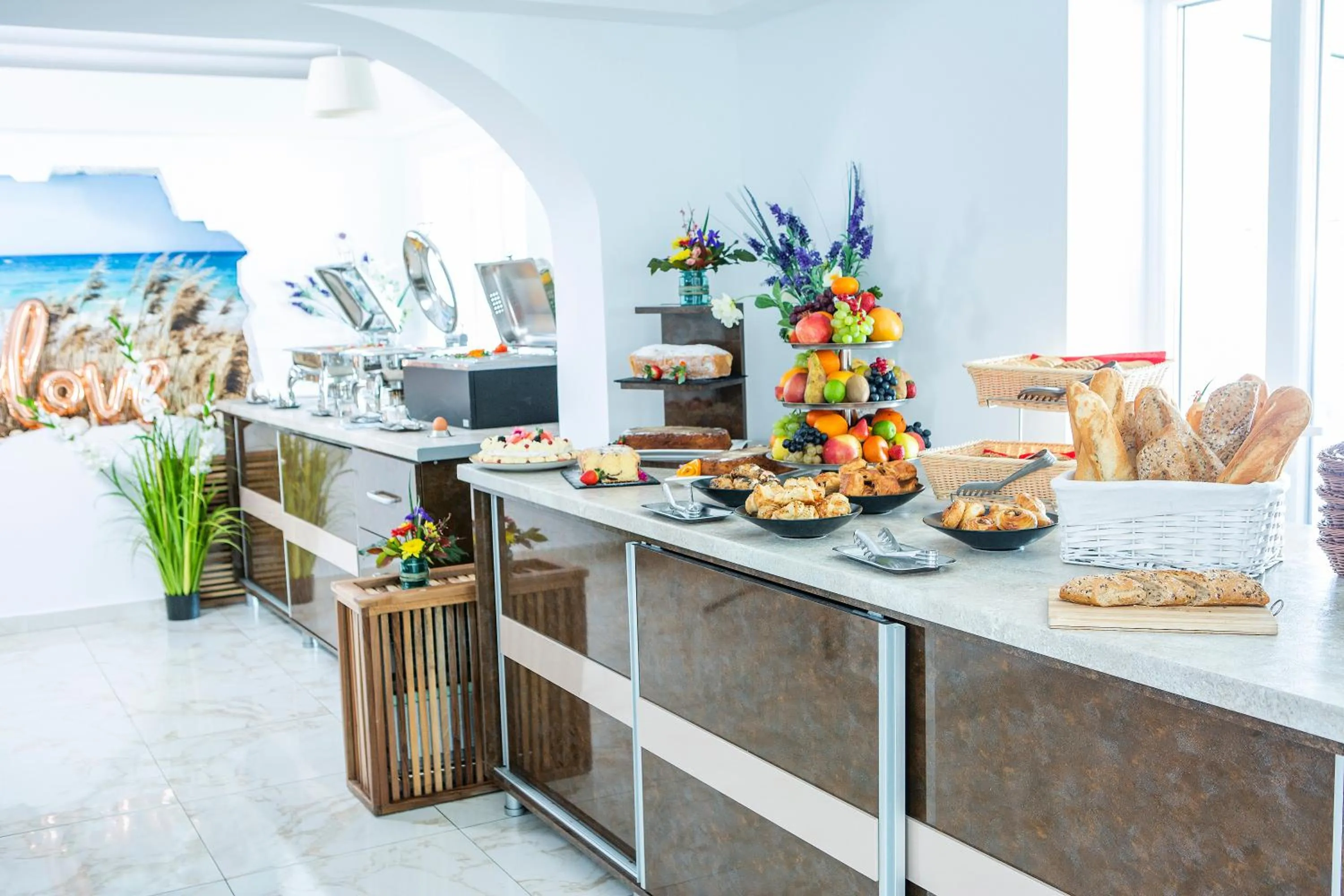 Restaurant/places to eat in Mera Brise