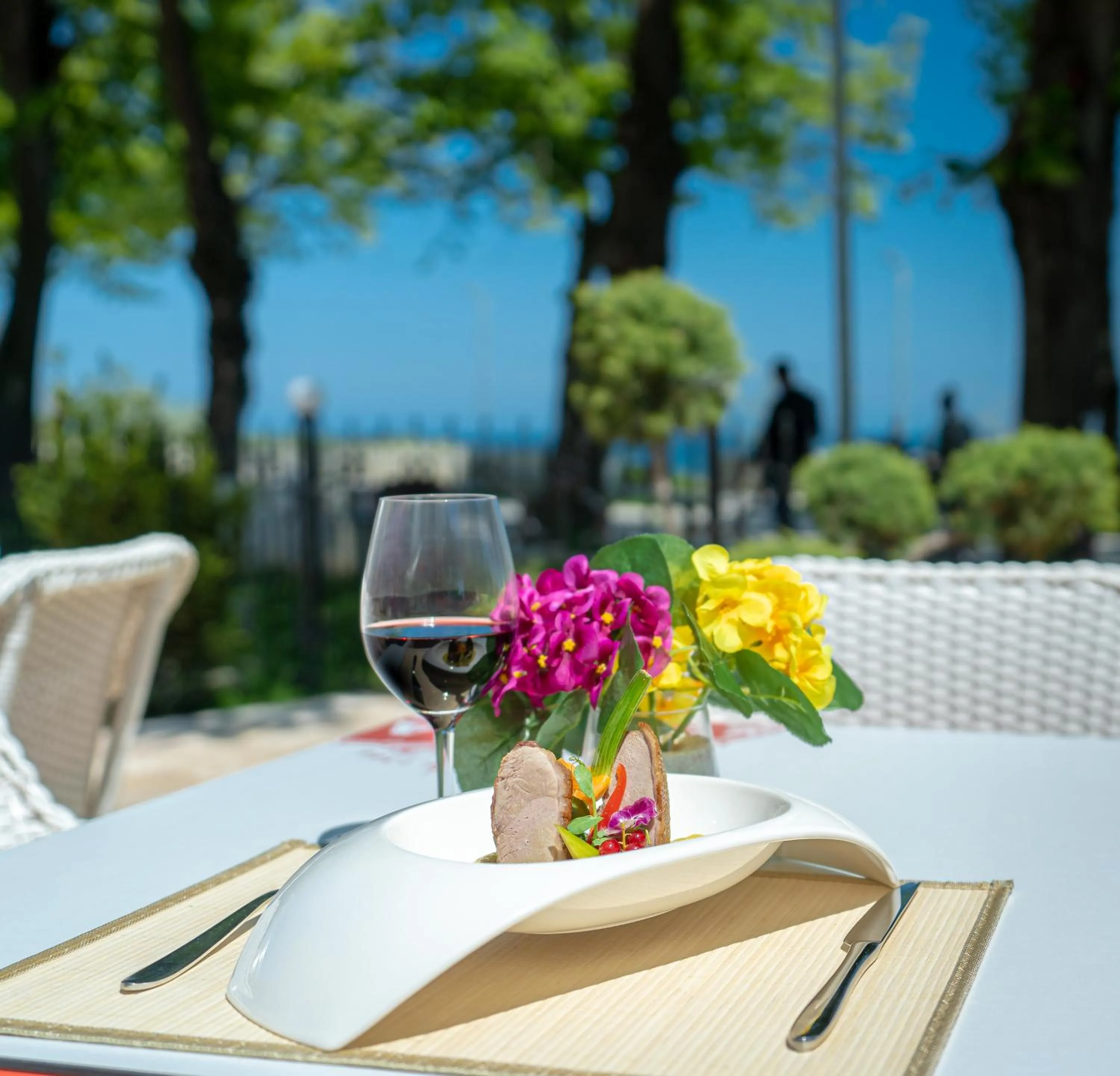 Food and drinks in Mera Brise