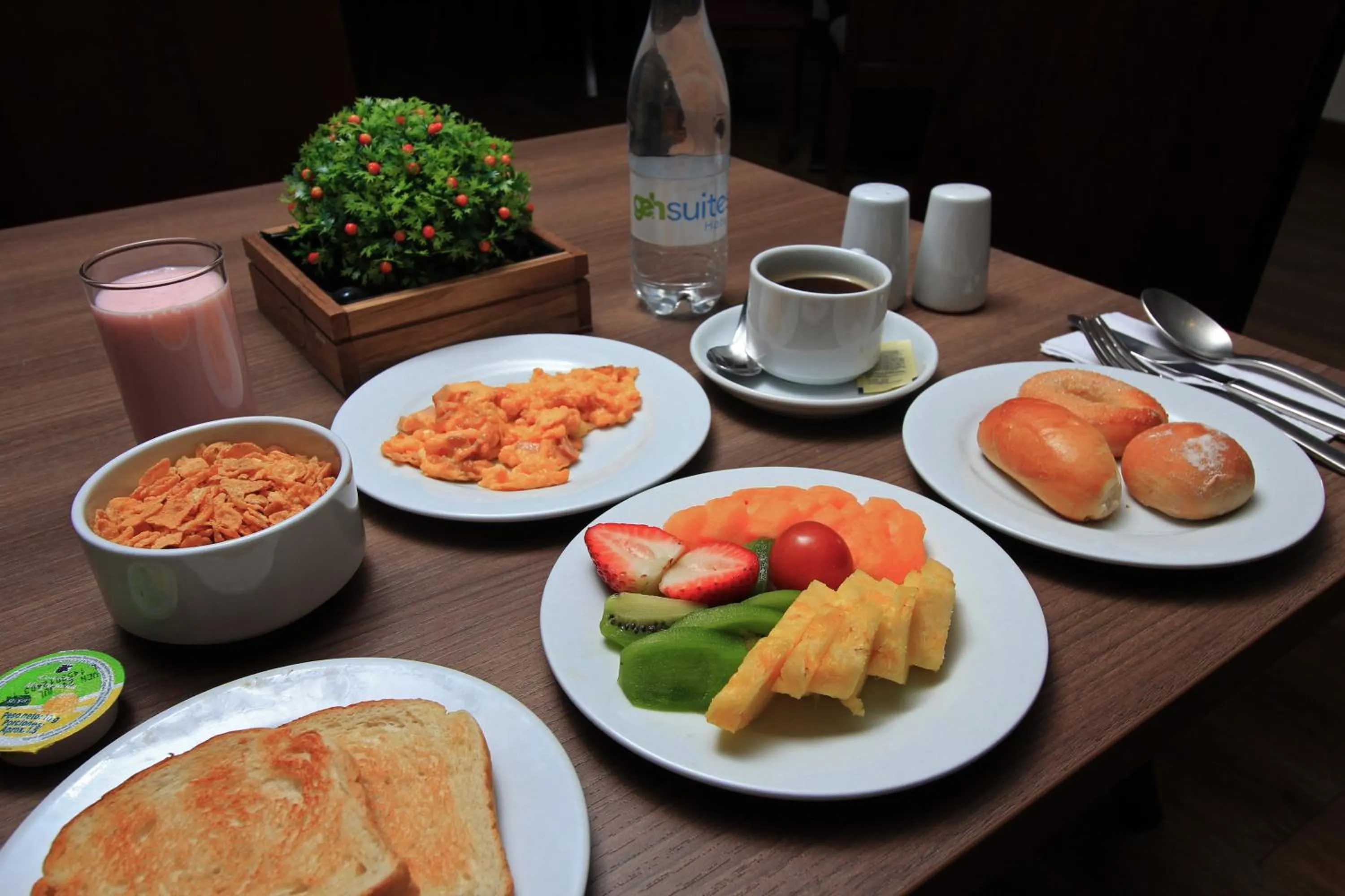 Breakfast in Hotel Windsor House Inn By GEH Suites