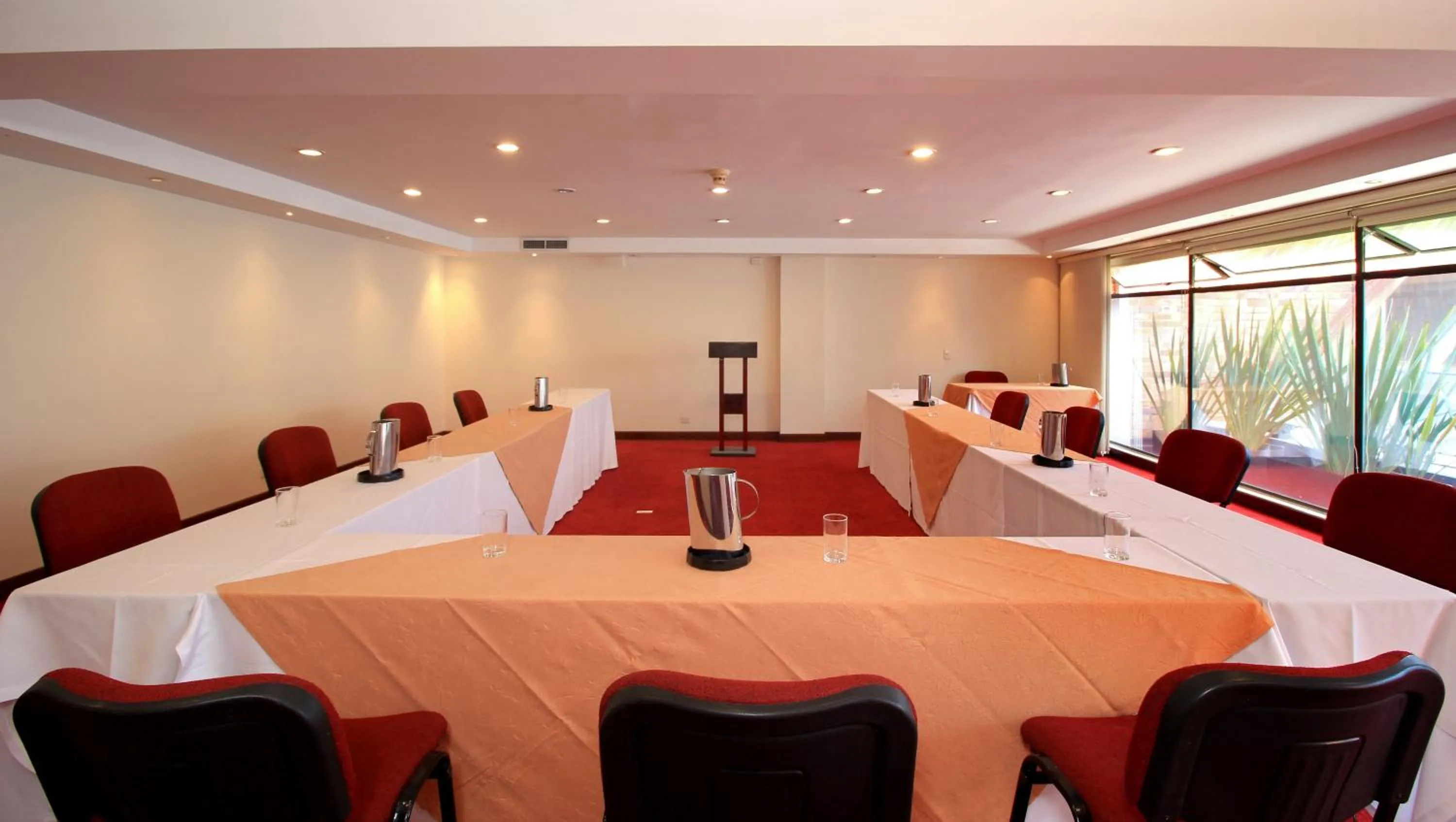Business facilities in Hotel Windsor House Inn By GEH Suites