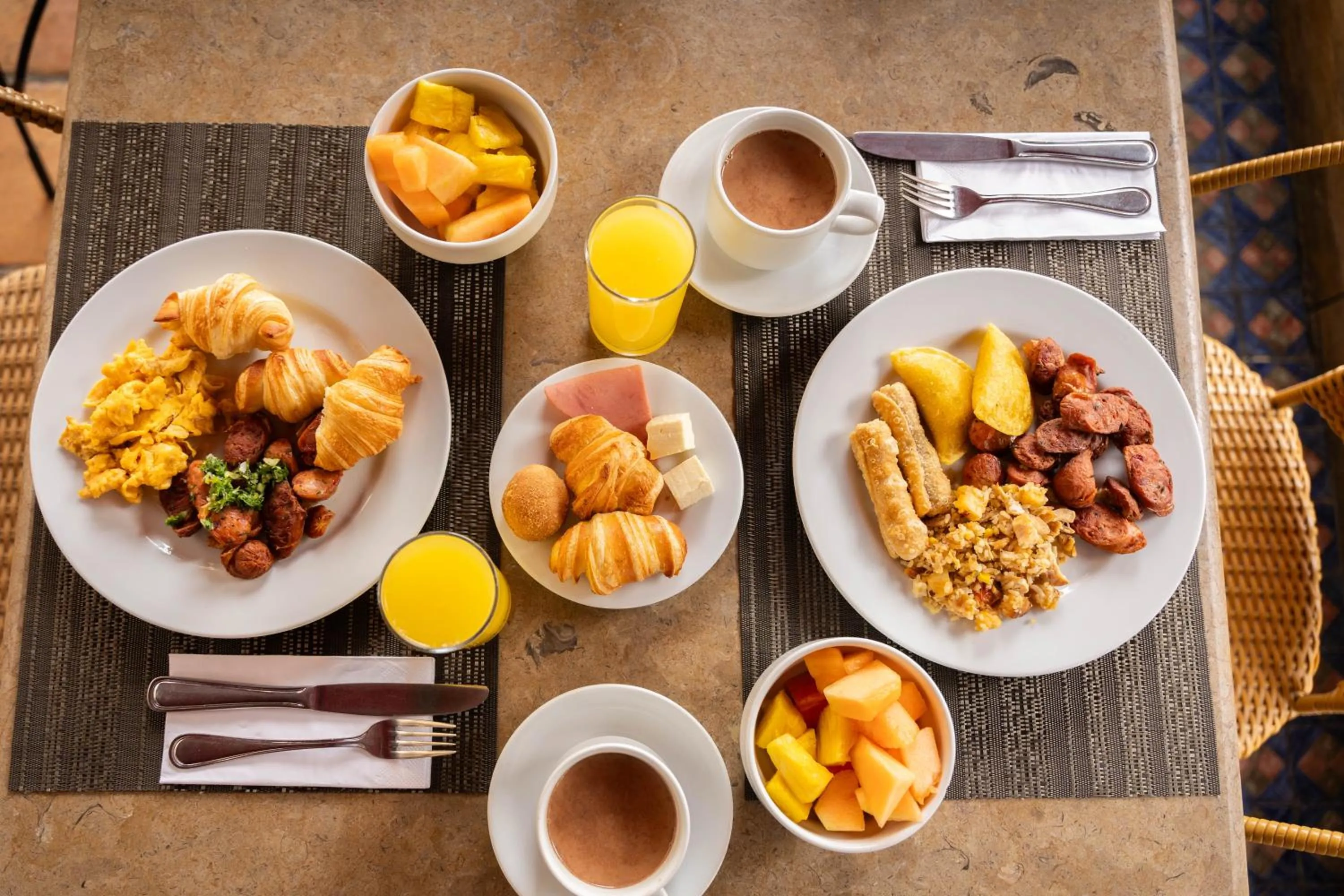 Breakfast in Hotel Windsor House Inn By GEH Suites