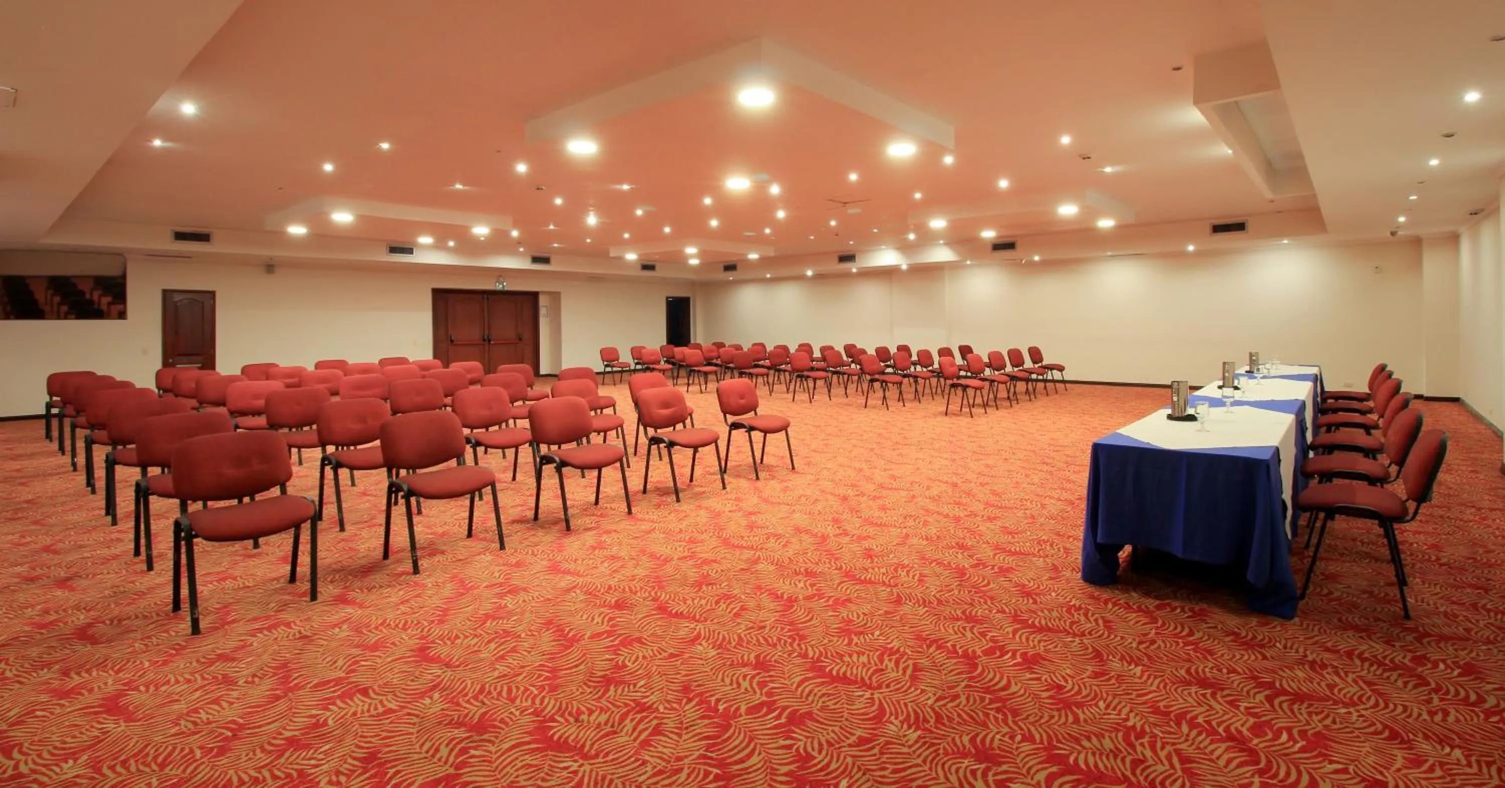 Business facilities in Hotel Windsor House Inn By GEH Suites