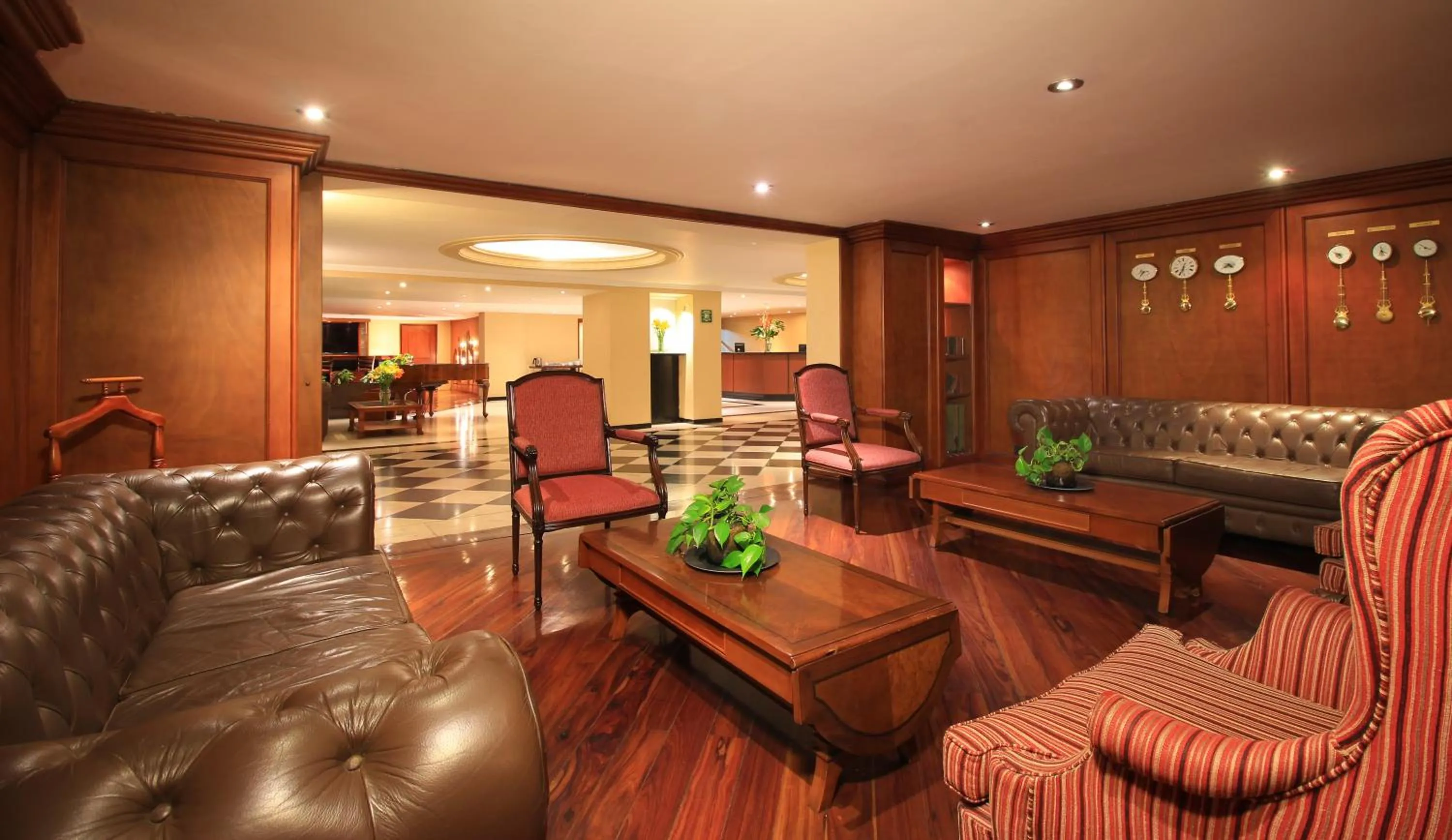 Library in Hotel Windsor House Inn By GEH Suites