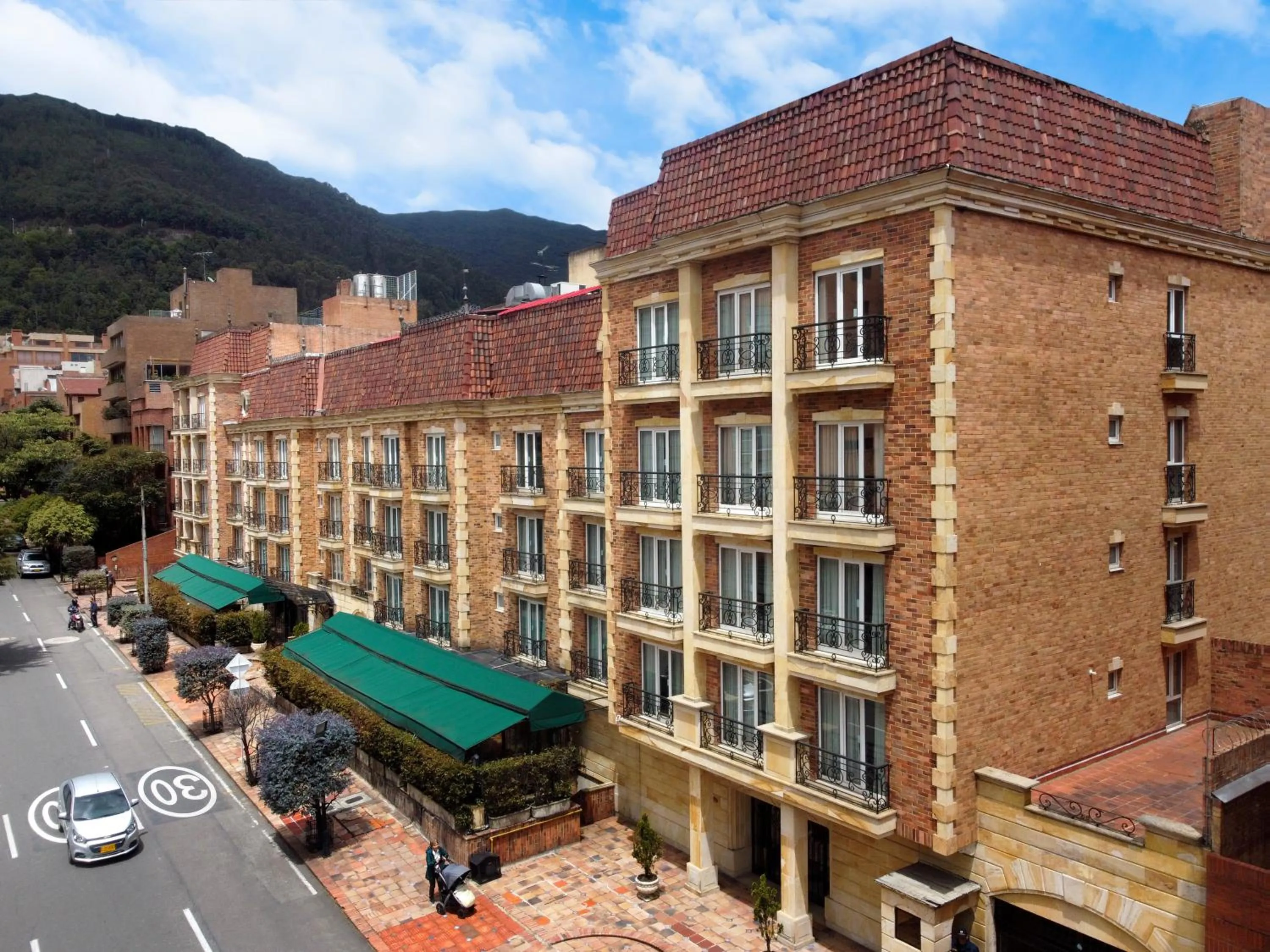 Facade/entrance in Hotel Windsor House Inn By GEH Suites