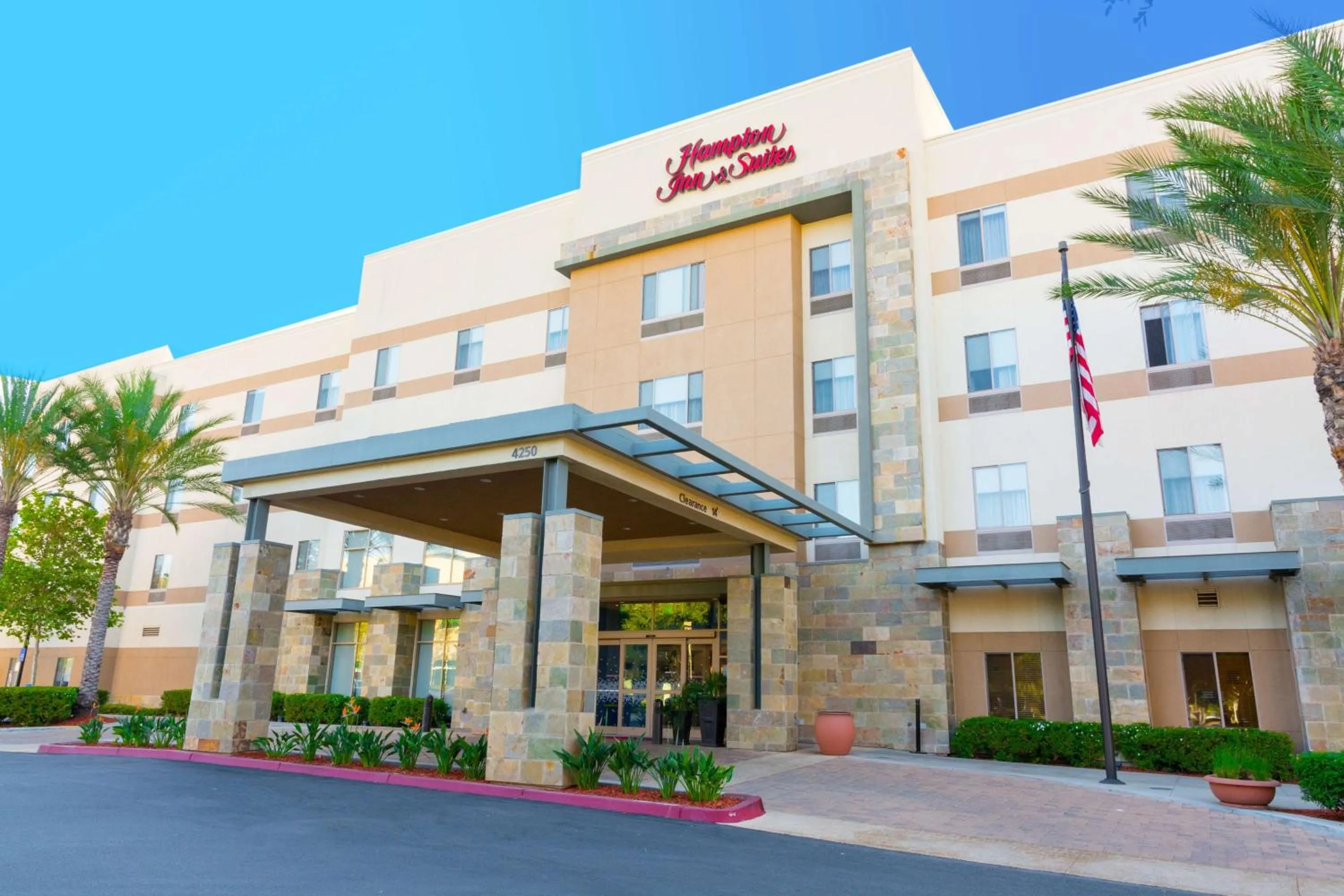 Property building in Hampton Inn & Suites Riverside/Corona East