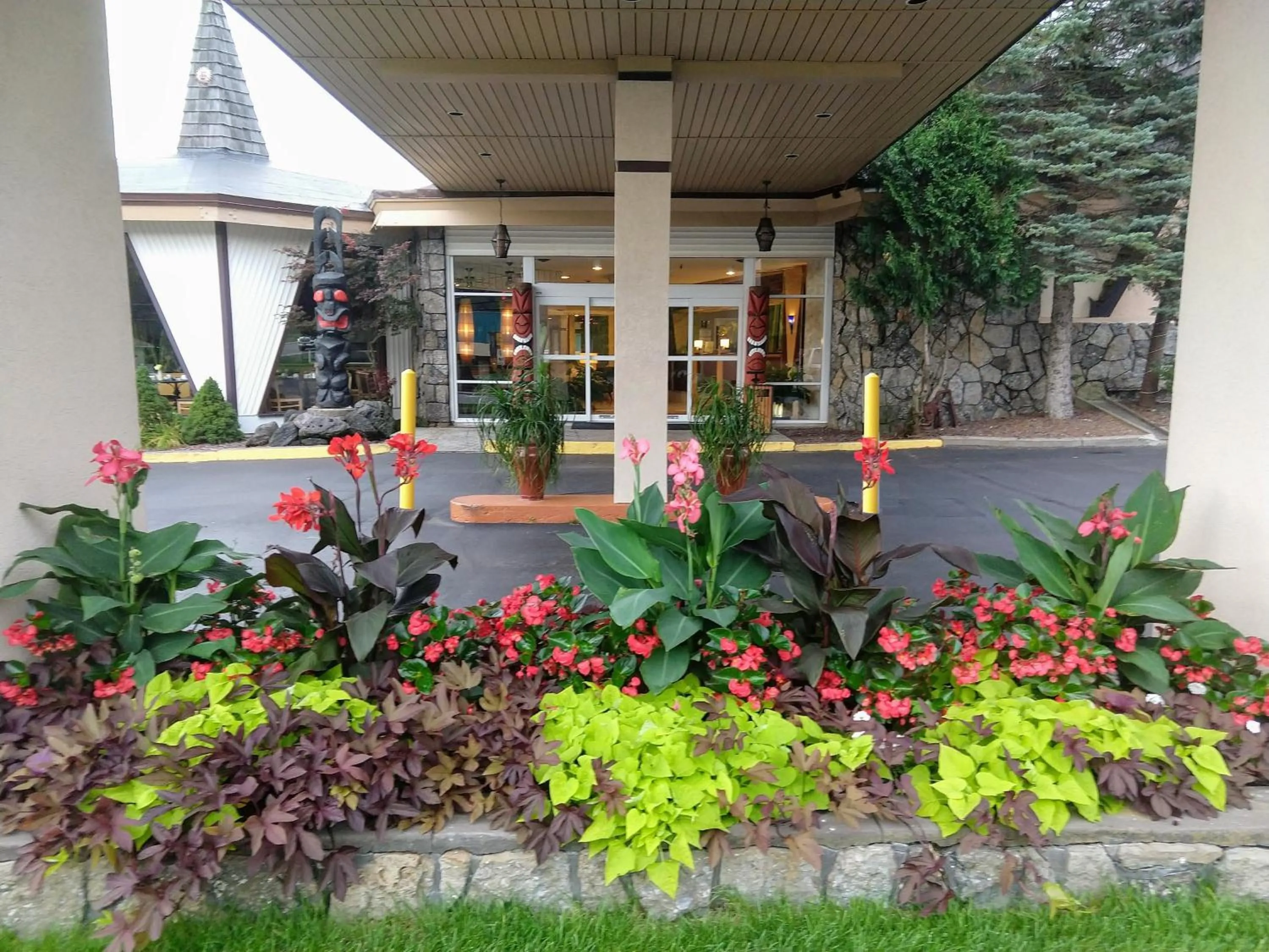Facade/entrance in Tiki Resort - Lake George