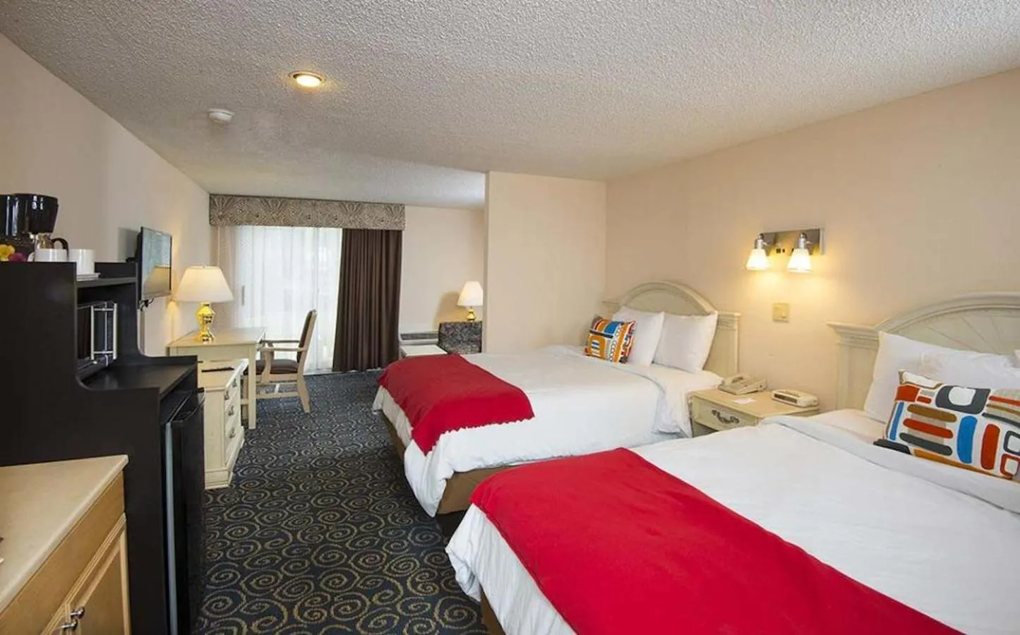 Bed in Tiki Resort - Lake George