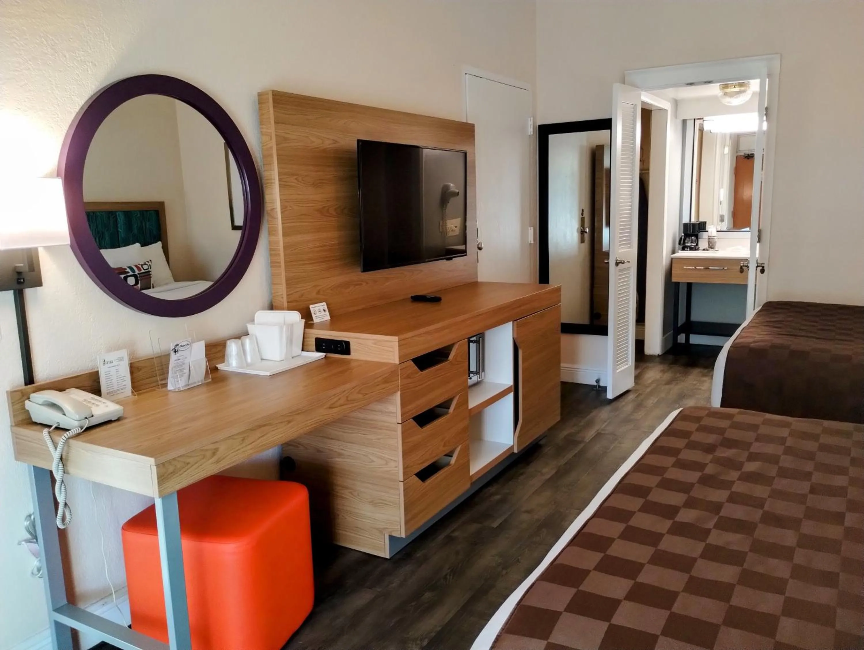 Bed in Tiki Resort - Lake George