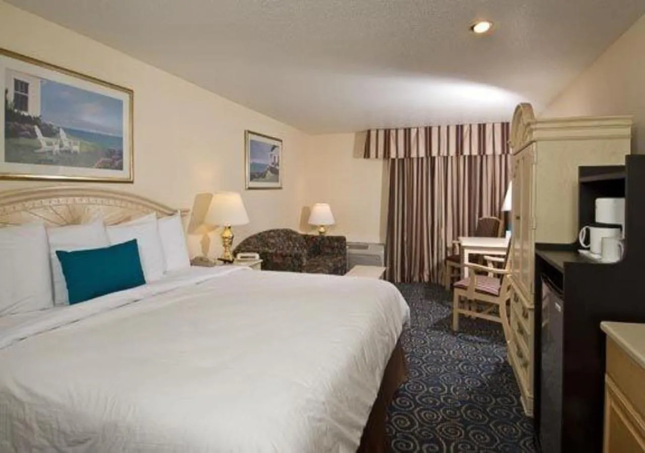 Bed in Tiki Resort - Lake George