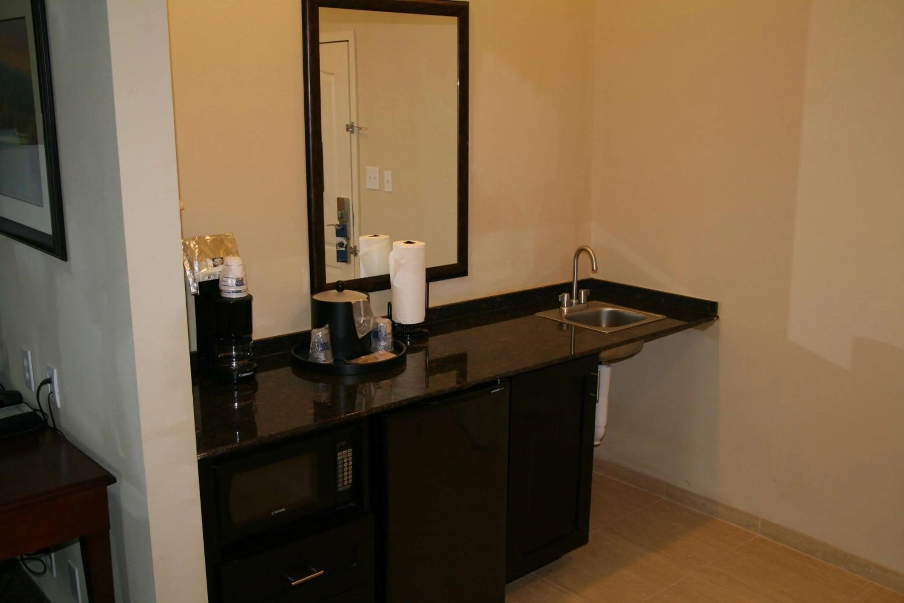 Kitchen or kitchenette in Hampton Inn Kilgore