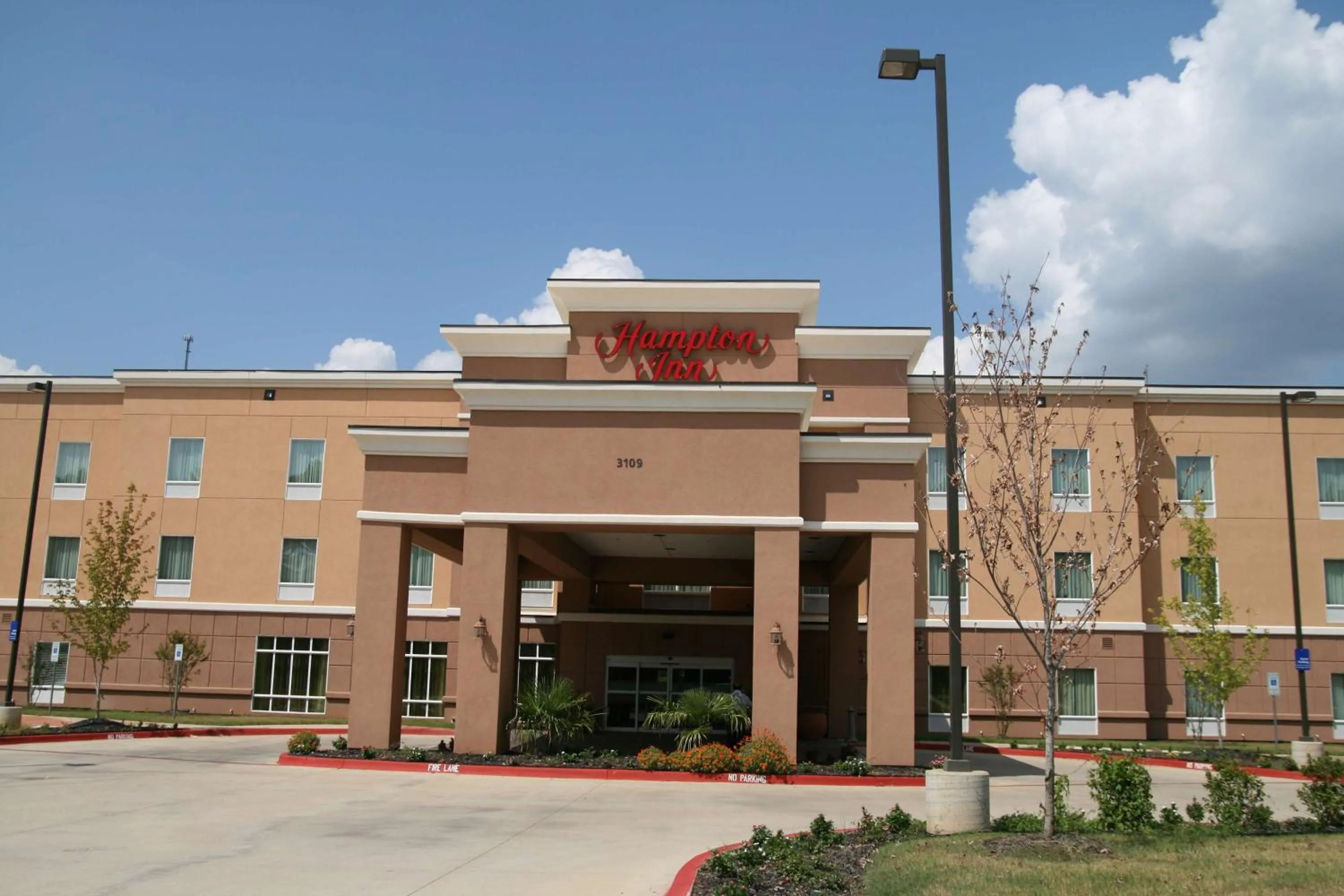 Property building in Hampton Inn Kilgore